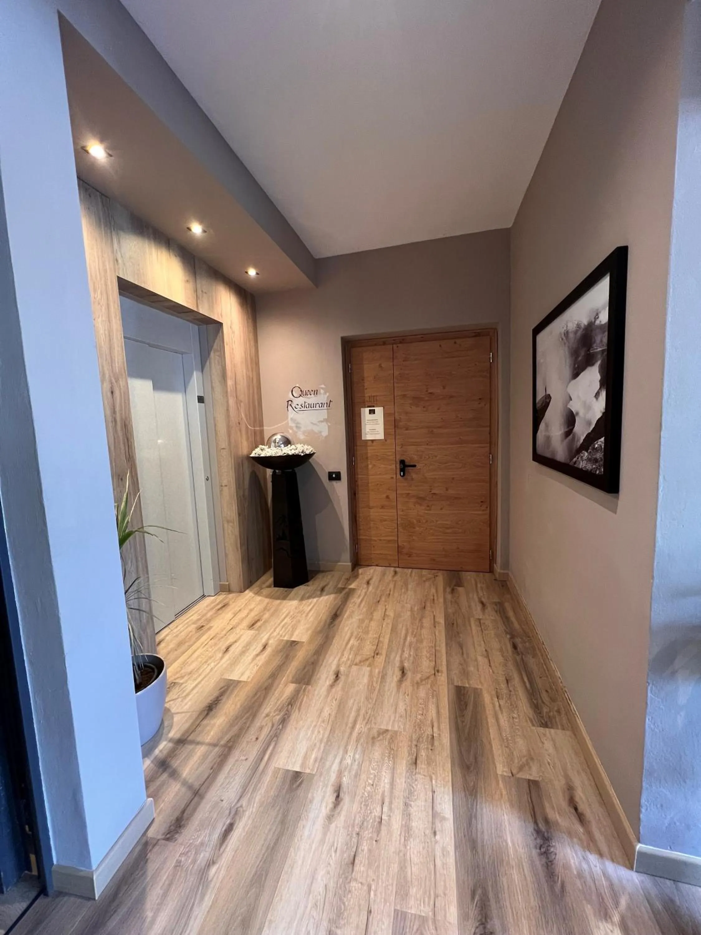 Restaurant/places to eat in Chalet Queen