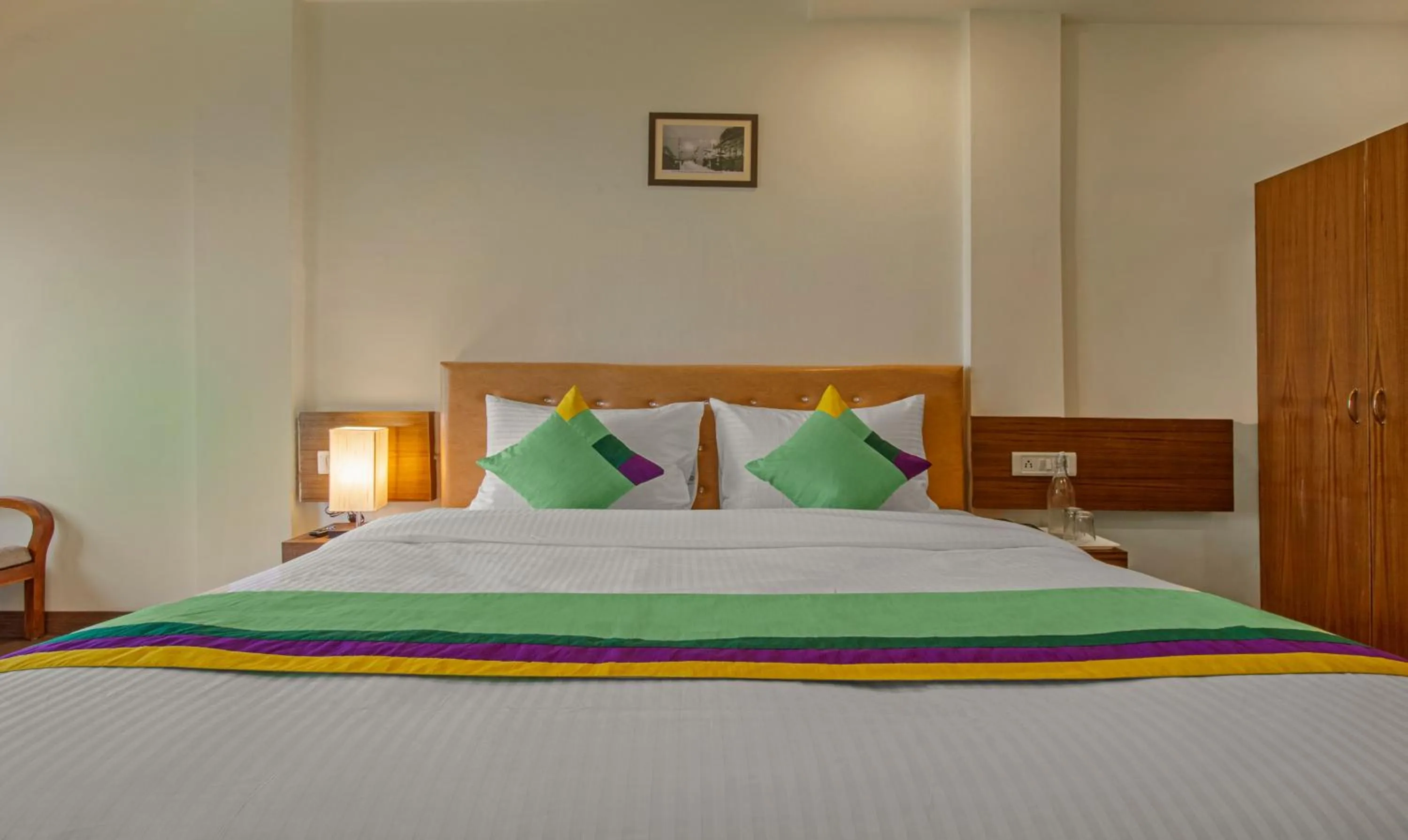 Bedroom, Bed in Treebo Raj Mall Road