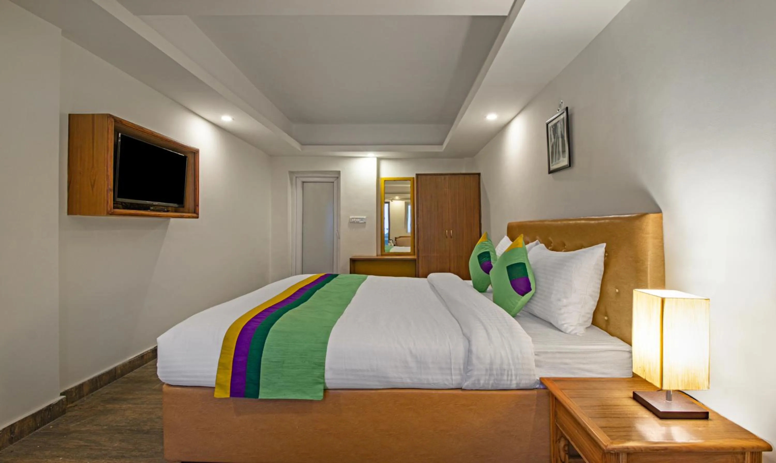 TV and multimedia, Bed in Treebo Raj Mall Road