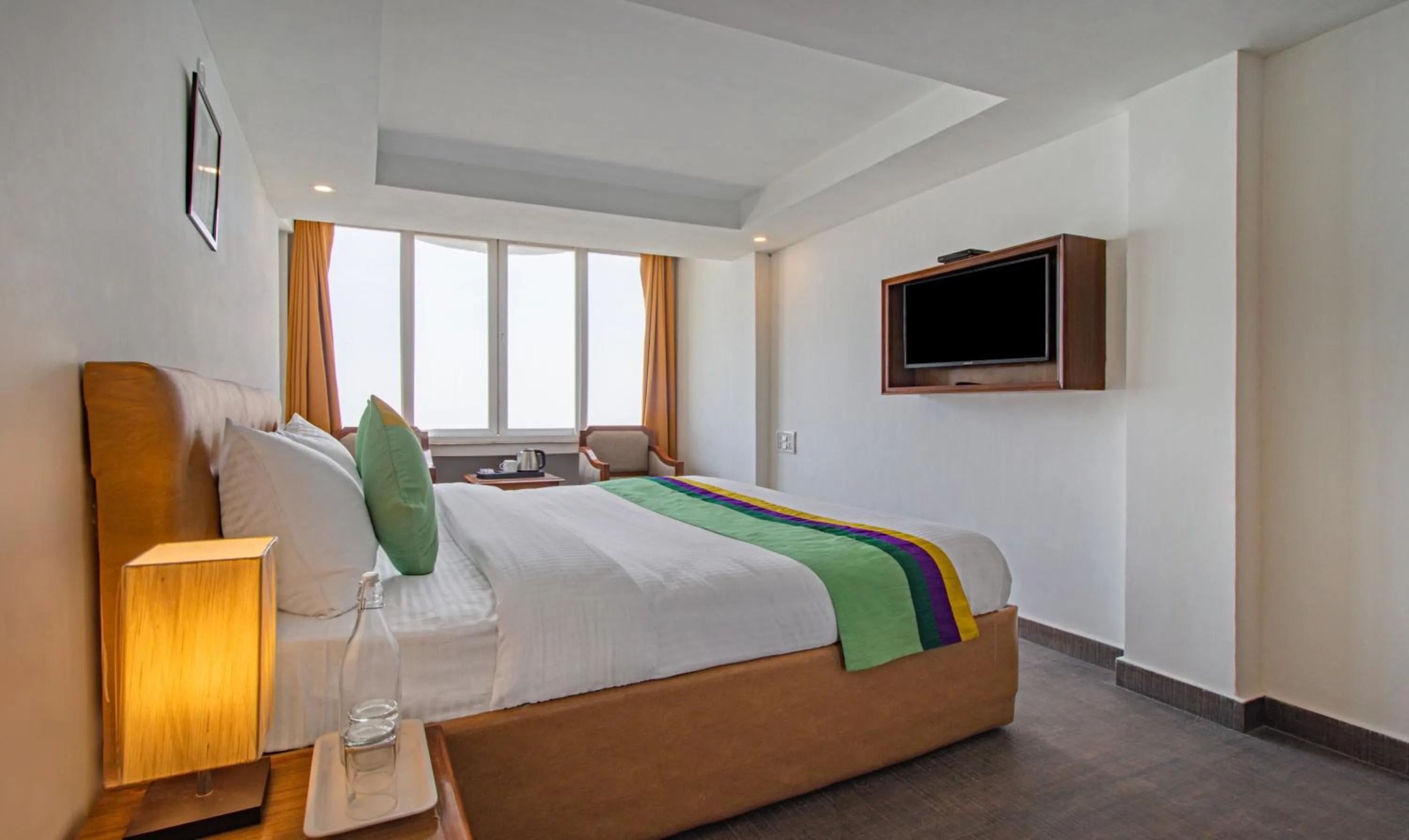 TV and multimedia, Bed in Treebo Raj Mall Road