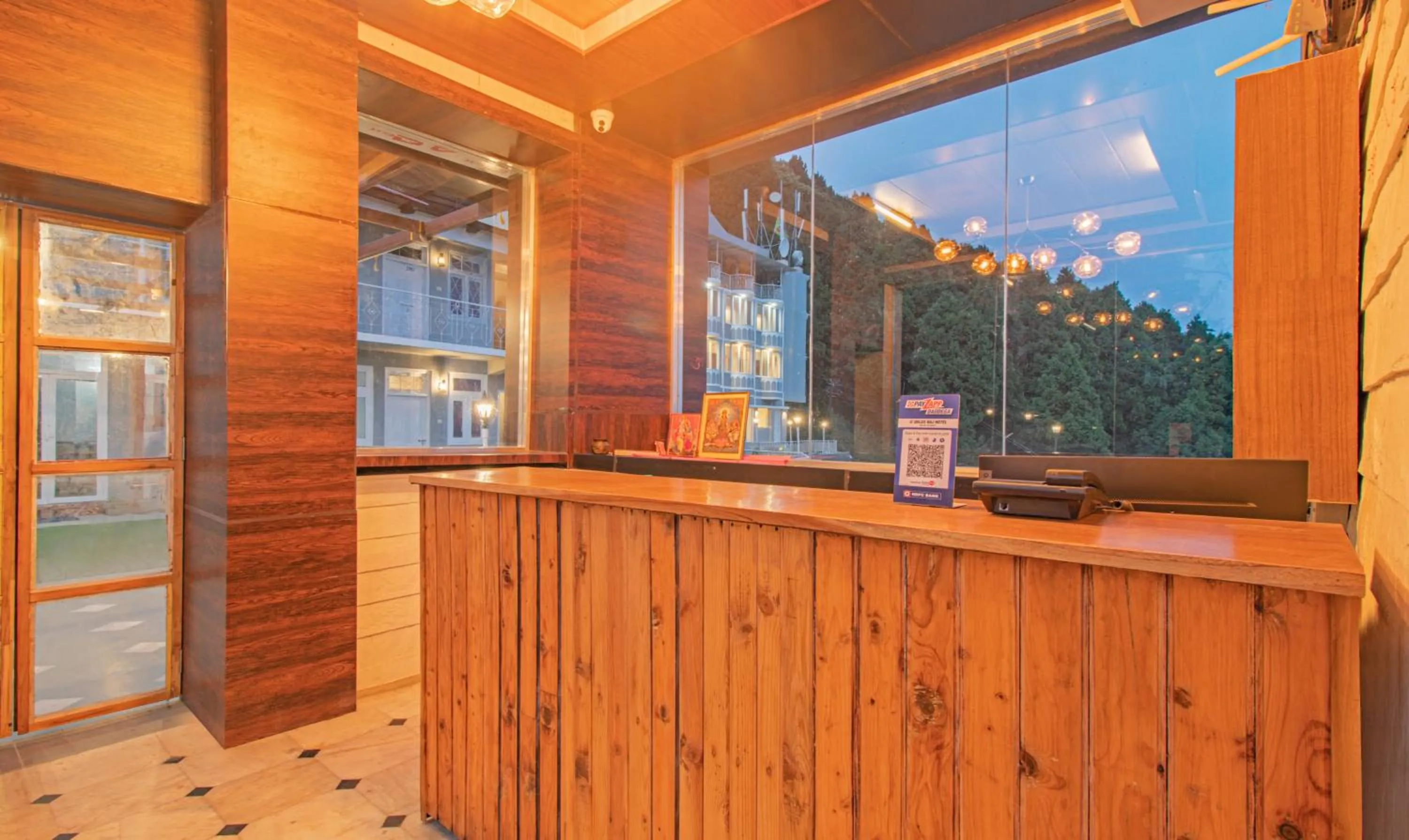 Lobby or reception in Treebo Raj Mall Road