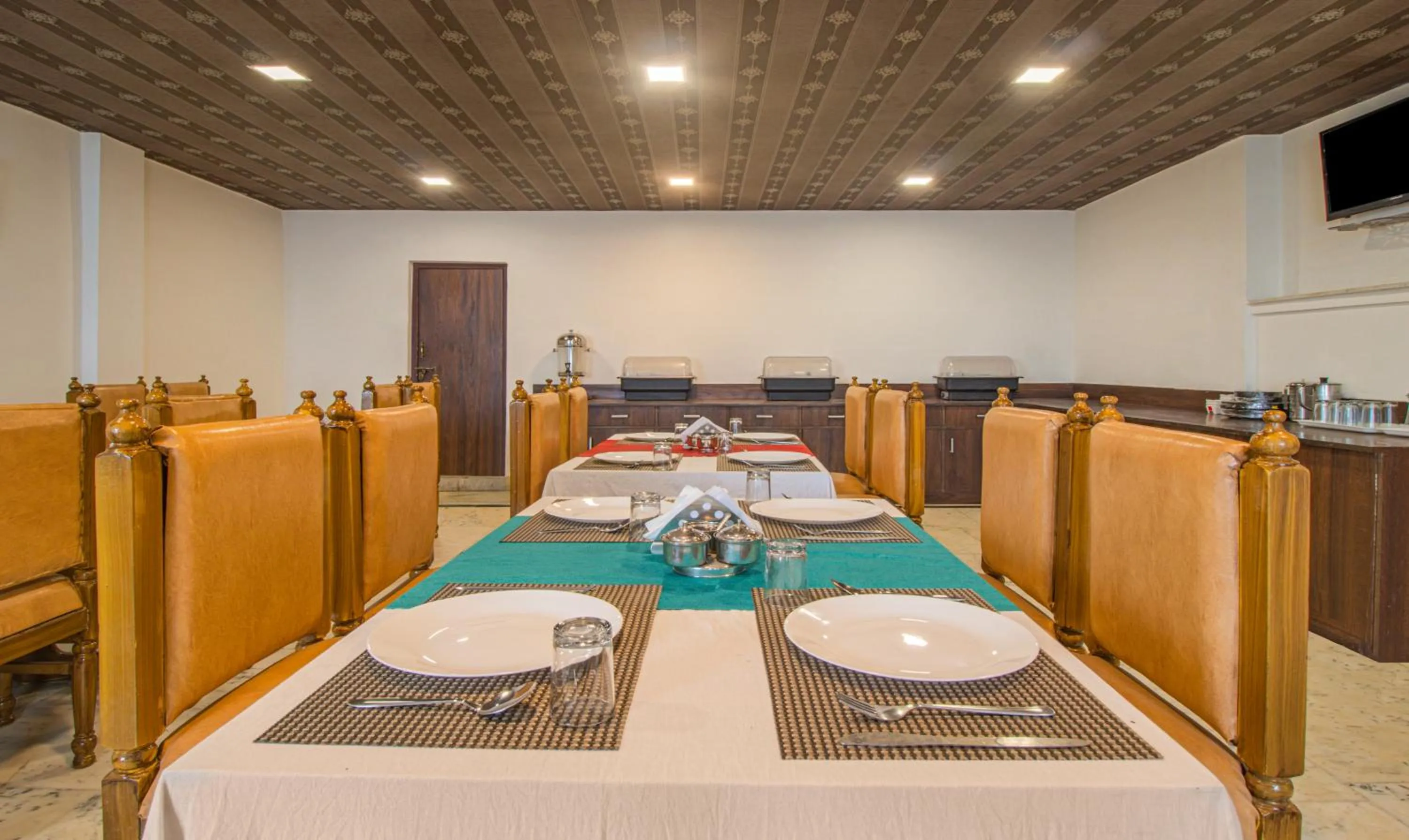 Restaurant/places to eat in Treebo Raj Mall Road