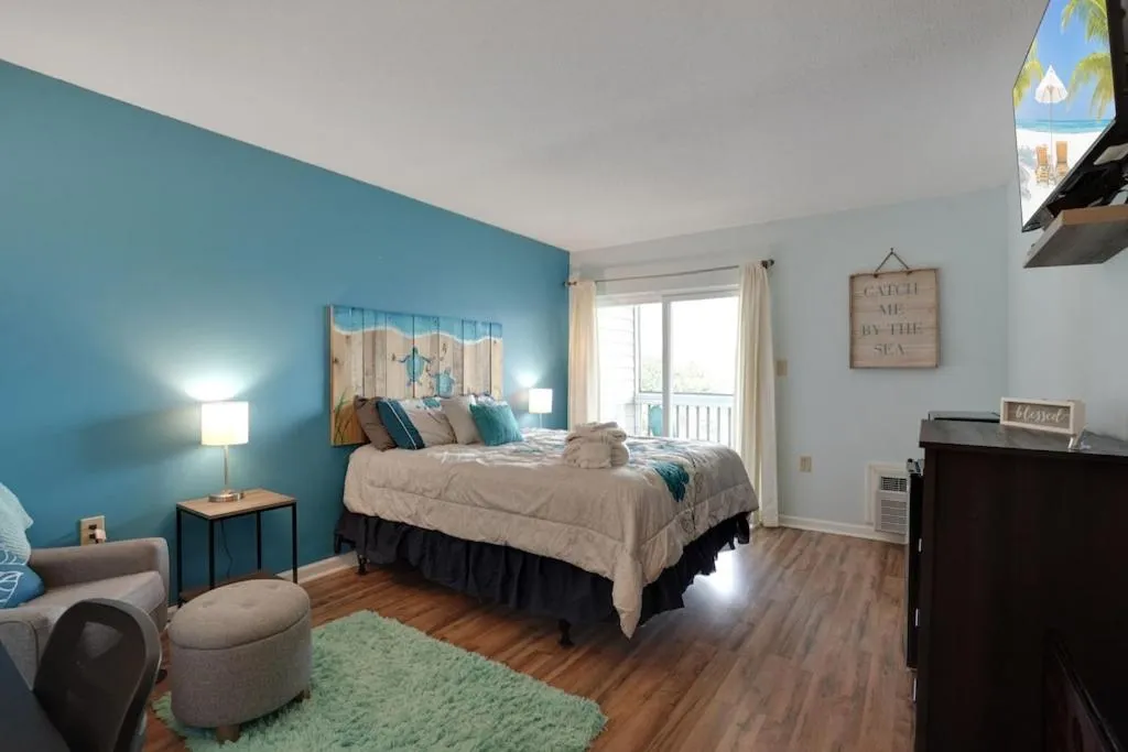 TV and multimedia in Beautiful Blue Ocean Condo