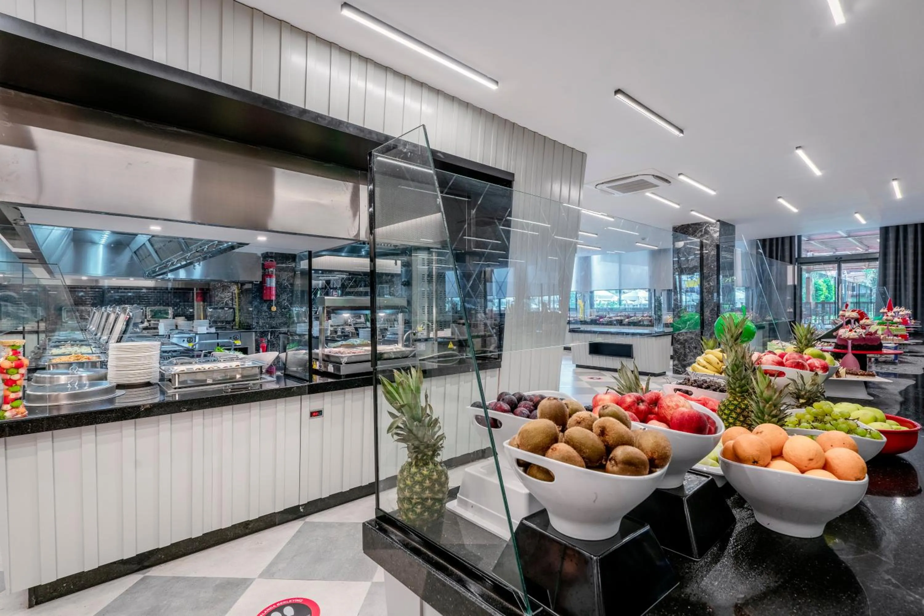 Restaurant/places to eat in Arnor De Luxe Hotel & Spa