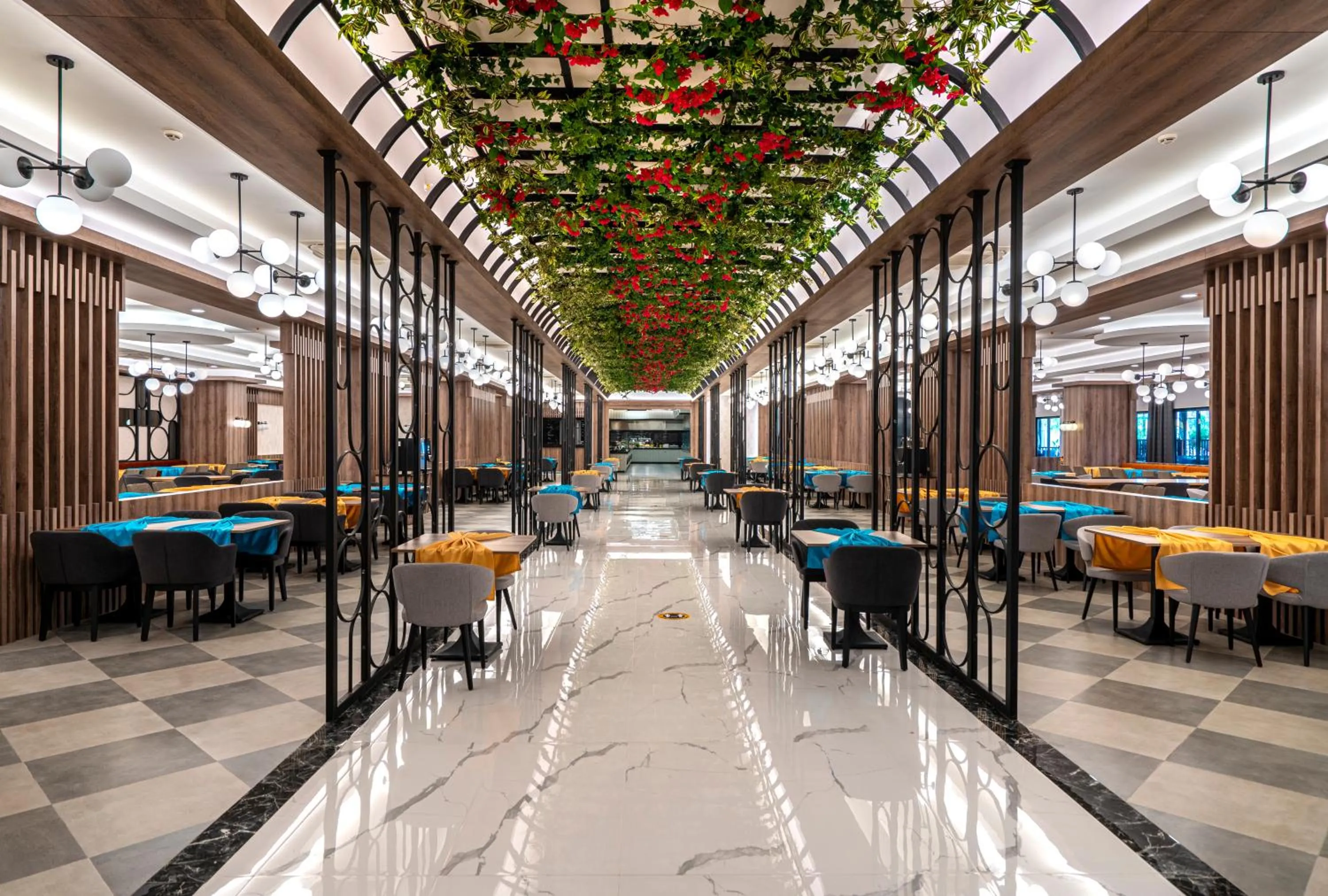 Restaurant/places to eat in Arnor De Luxe Hotel & Spa