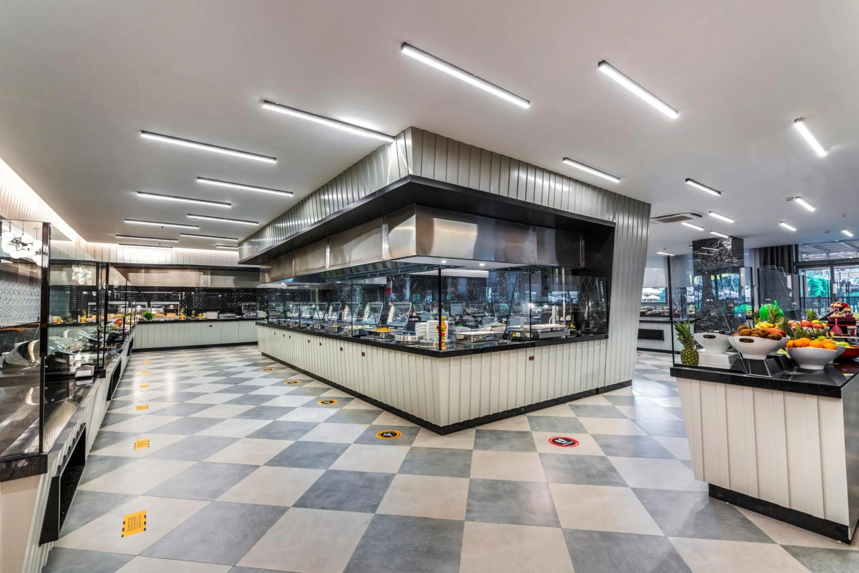 Restaurant/places to eat in Arnor De Luxe Hotel & Spa