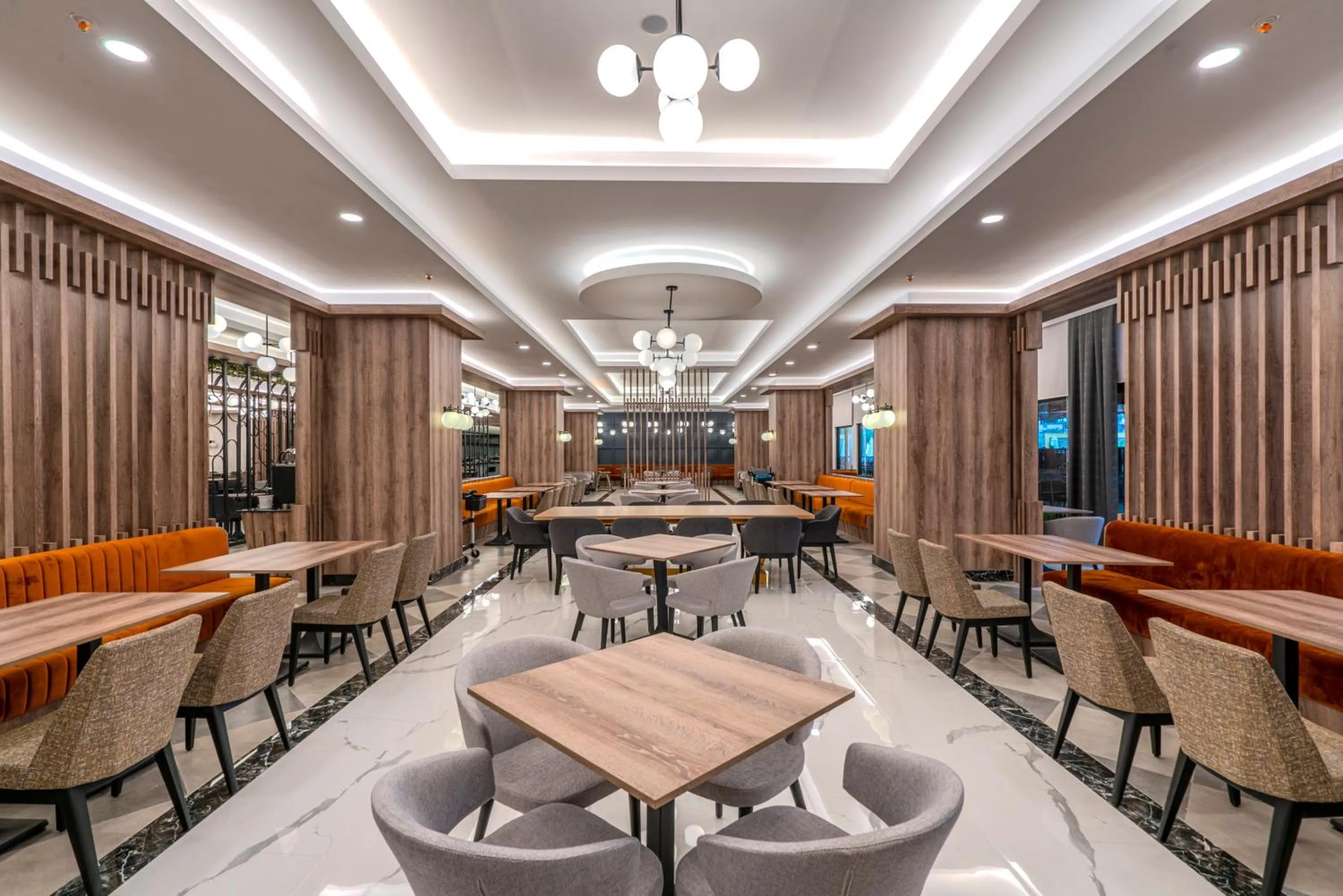 Restaurant/places to eat in Arnor De Luxe Hotel & Spa