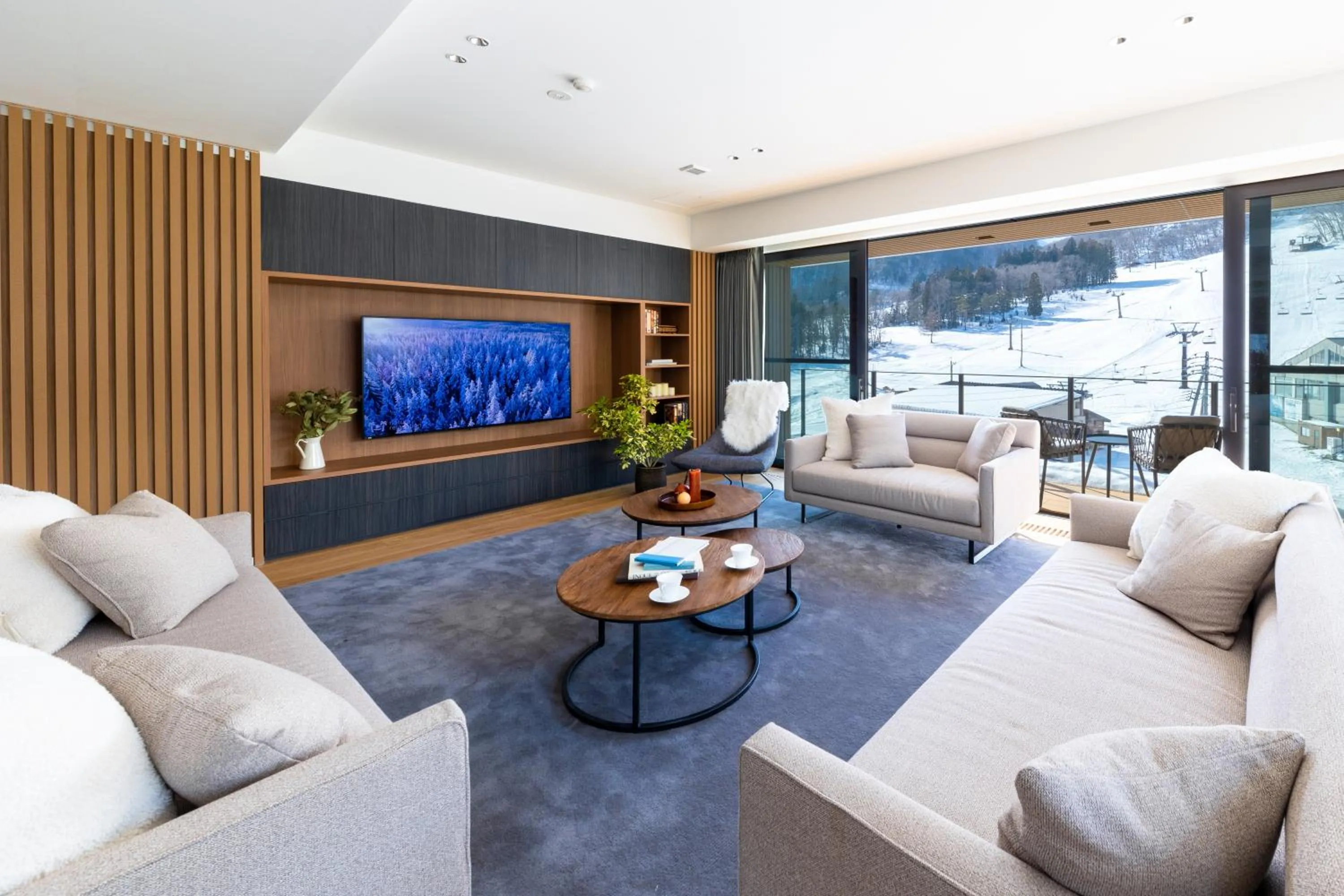 Living room in ROKA by HHG