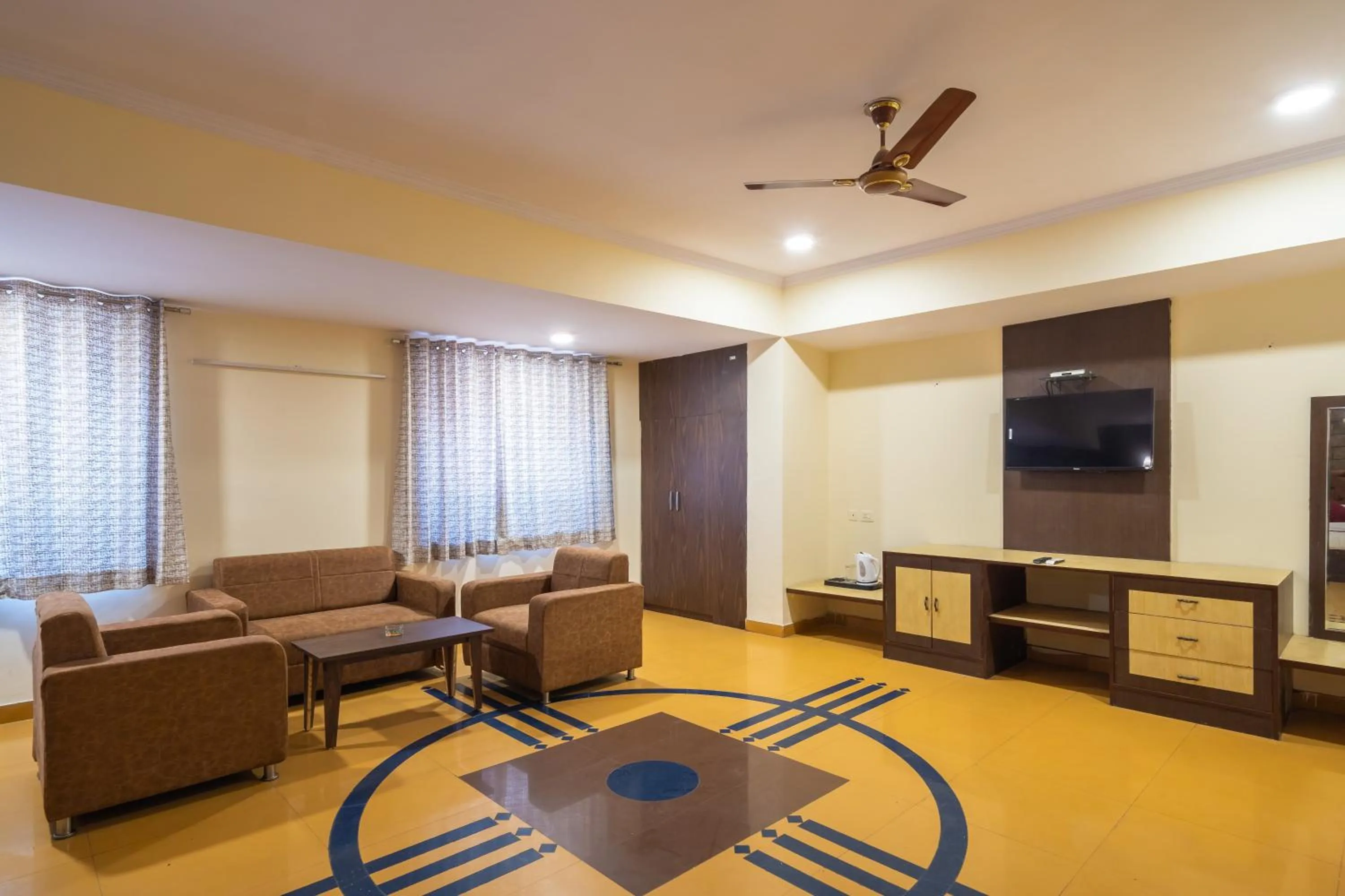 Seating area in Hotel V inn Sindhi Camp