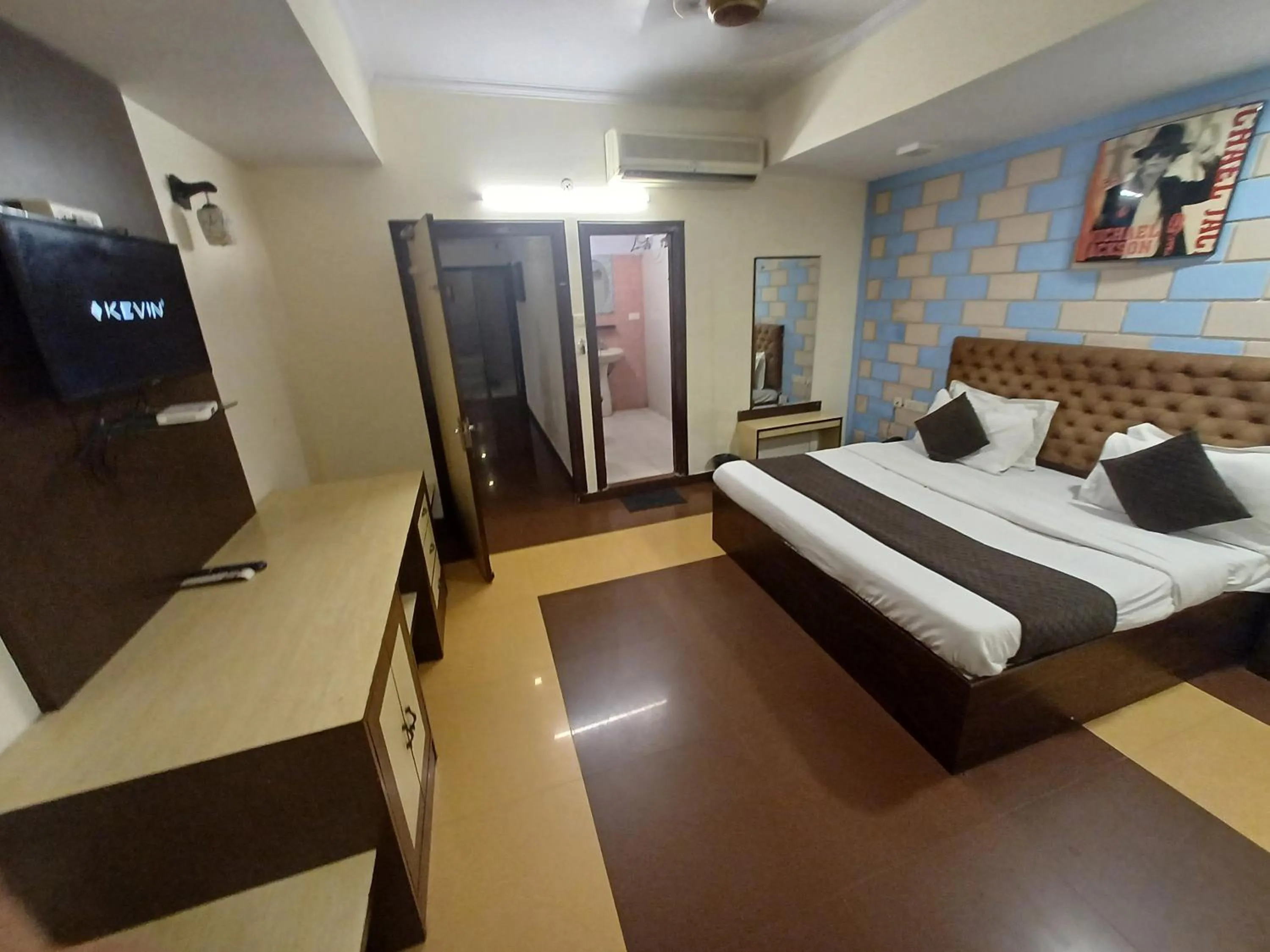 Bedroom, Bed in Hotel V inn Sindhi Camp