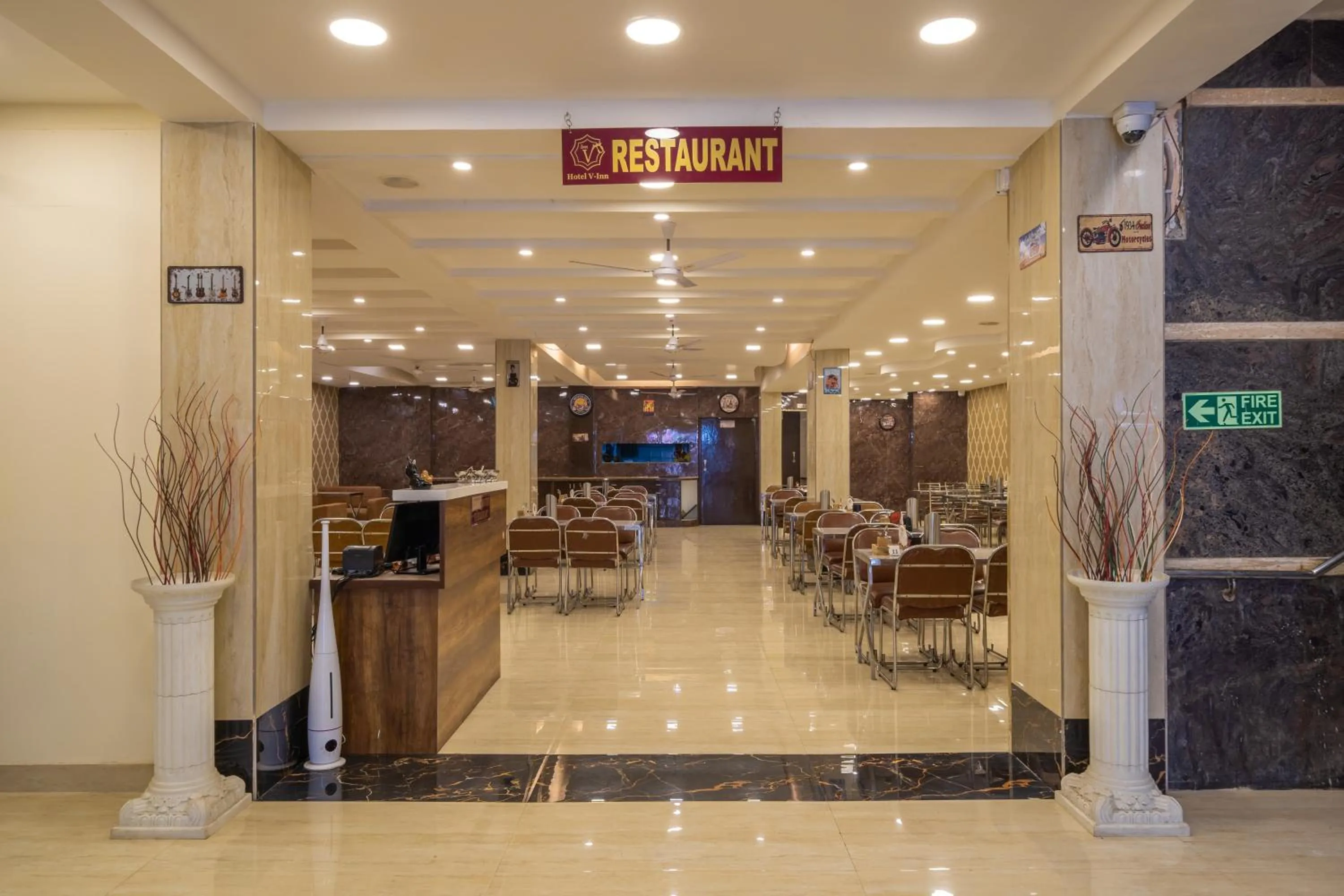Restaurant/places to eat in Hotel V inn Sindhi Camp