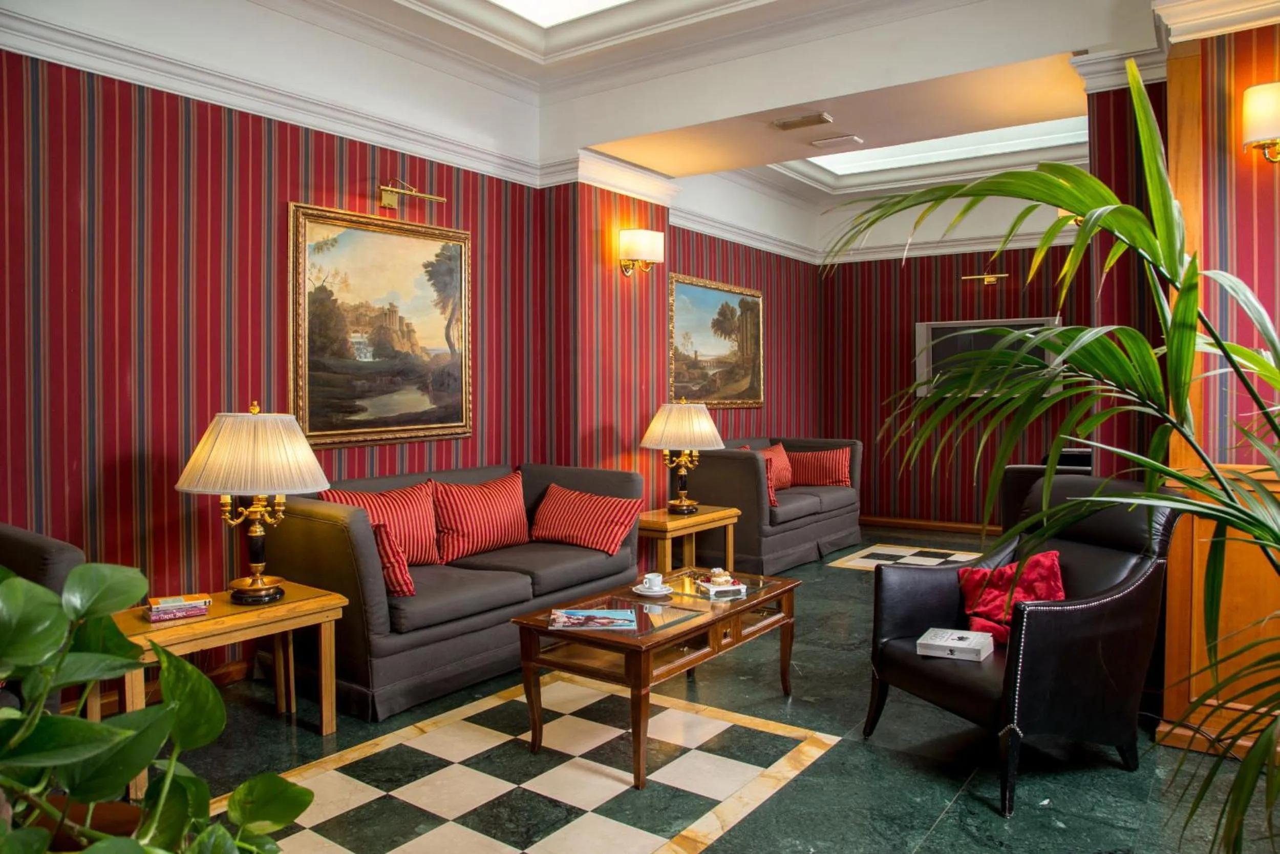 Communal lounge/ TV room in Hotel Morgana