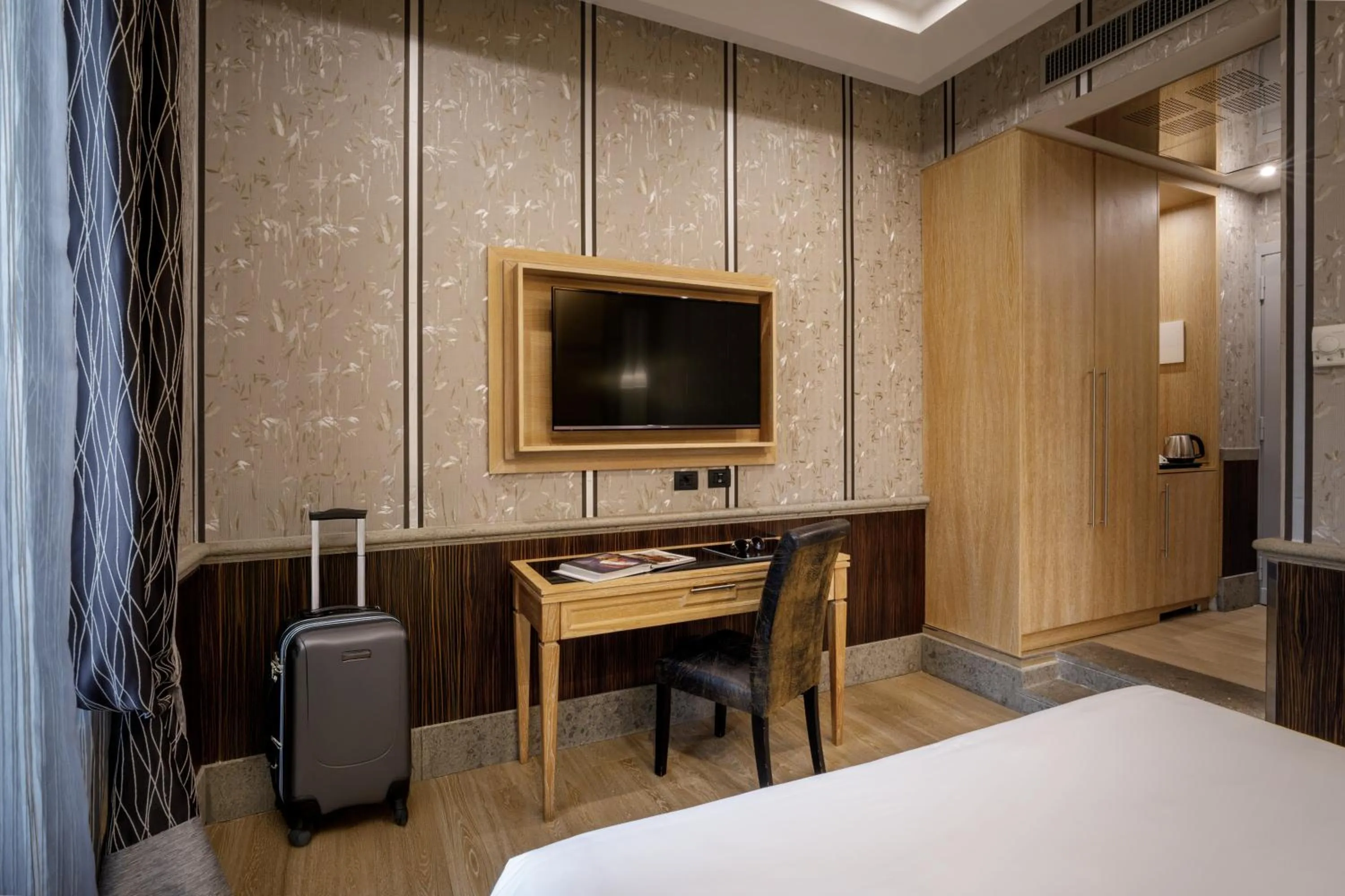 TV and multimedia, Bed in Hotel Morgana