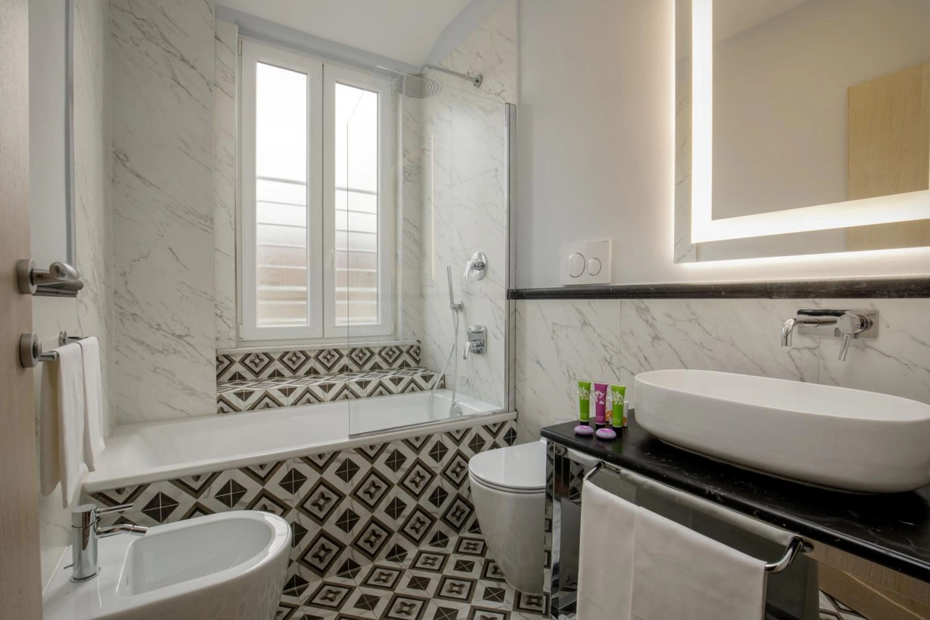 Shower in Hotel Morgana