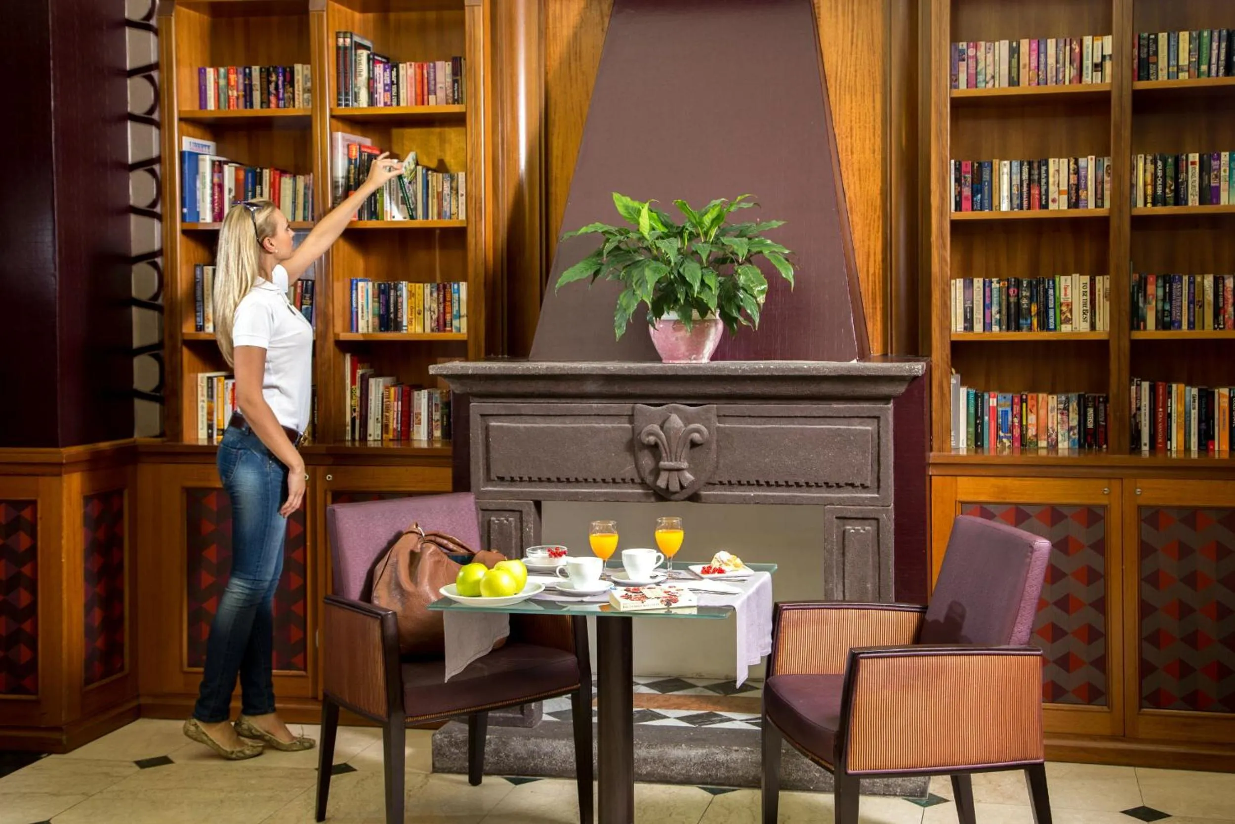 Restaurant/places to eat in Hotel Morgana