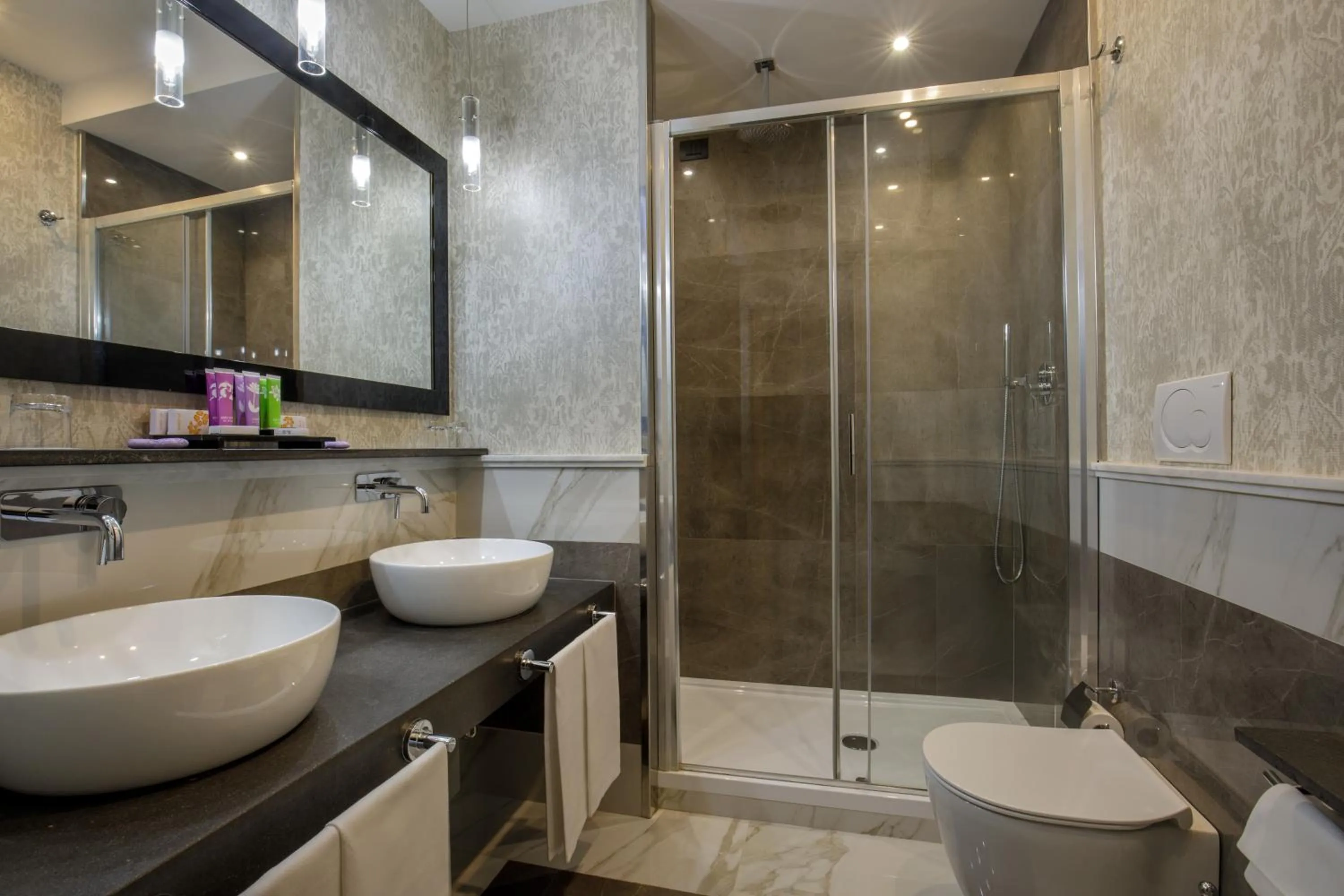 Shower in Hotel Morgana