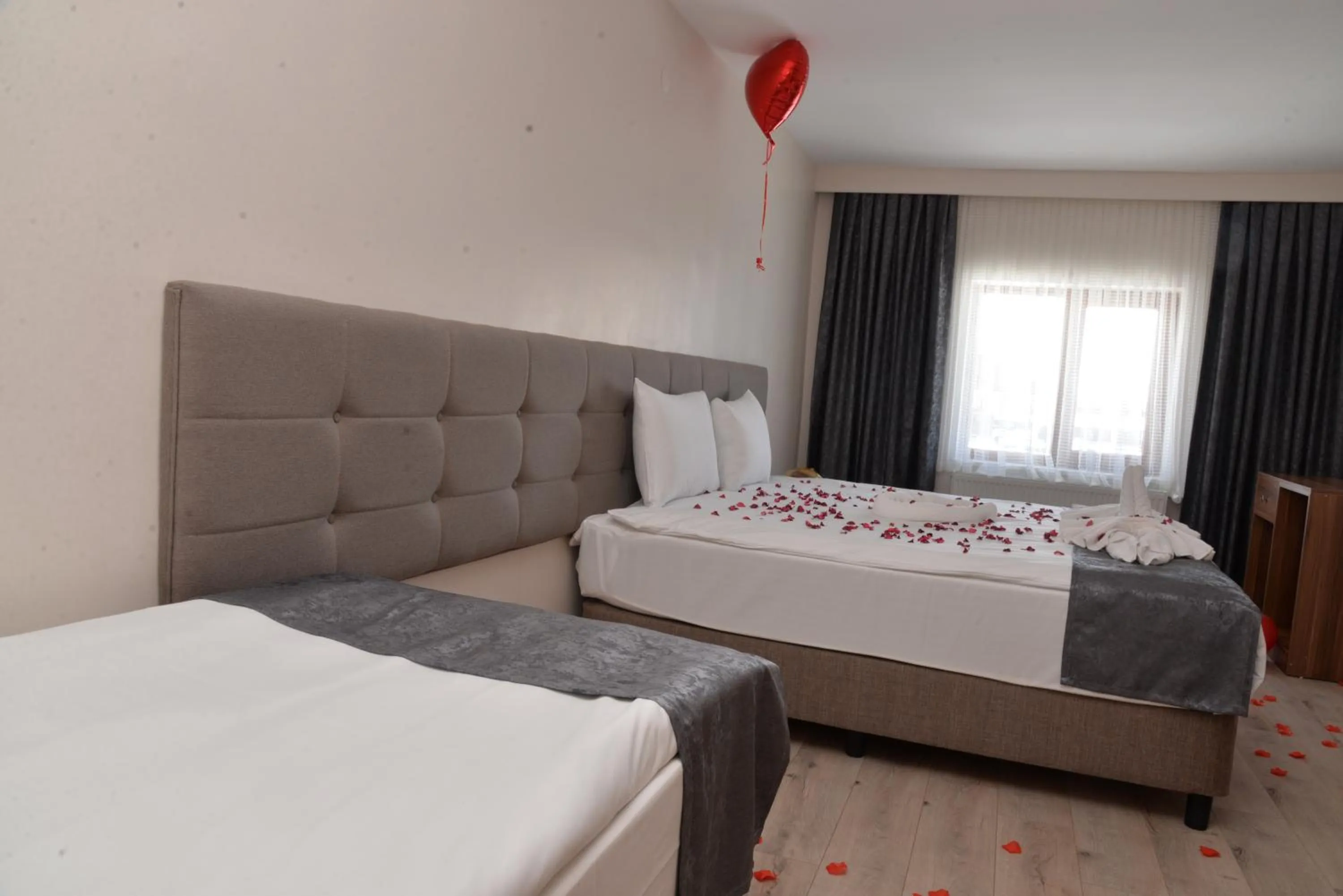 Bed in Zümrüt Palas Otel