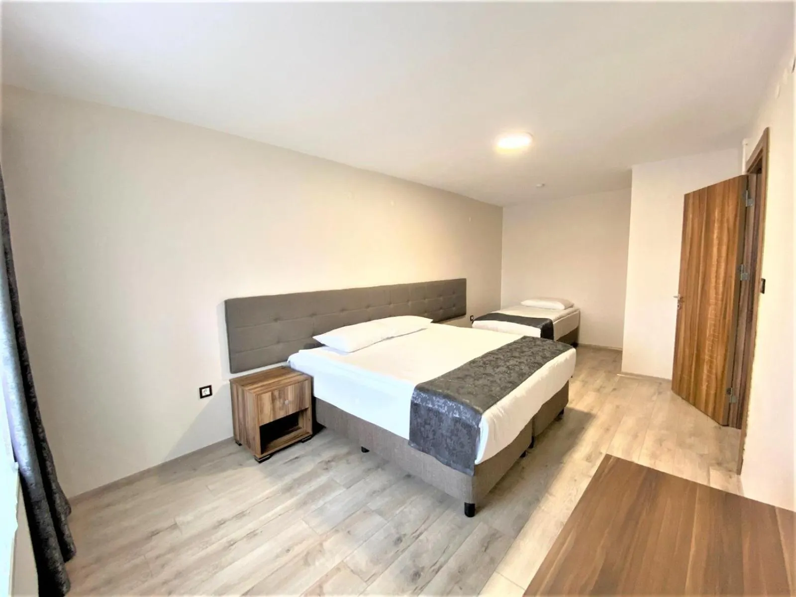 Bed in Zümrüt Palas Otel