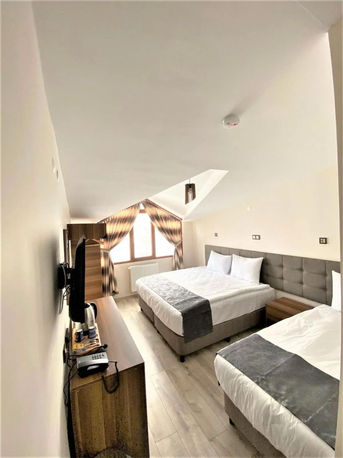 Bed in Zümrüt Palas Otel