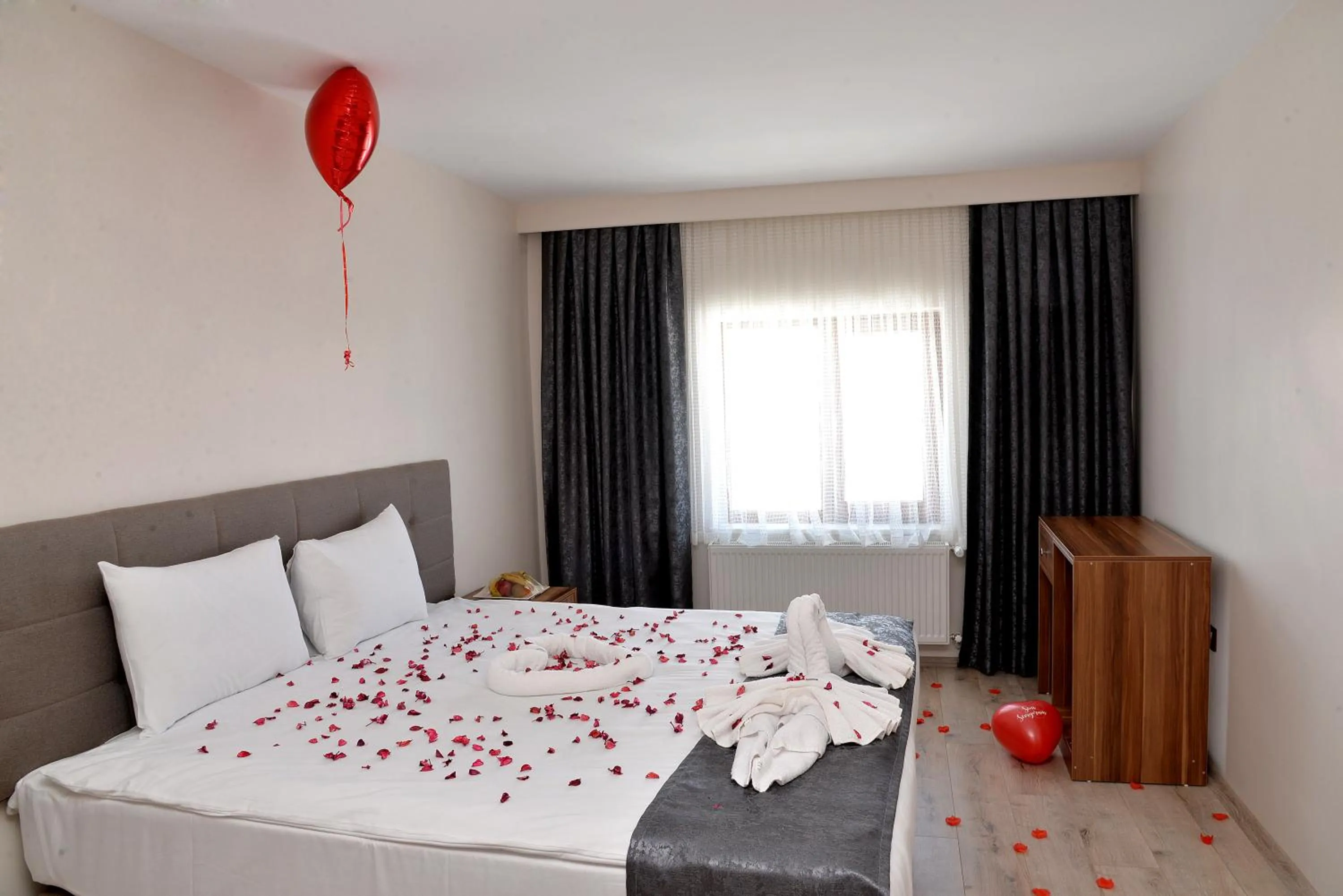 Bed in Zümrüt Palas Otel