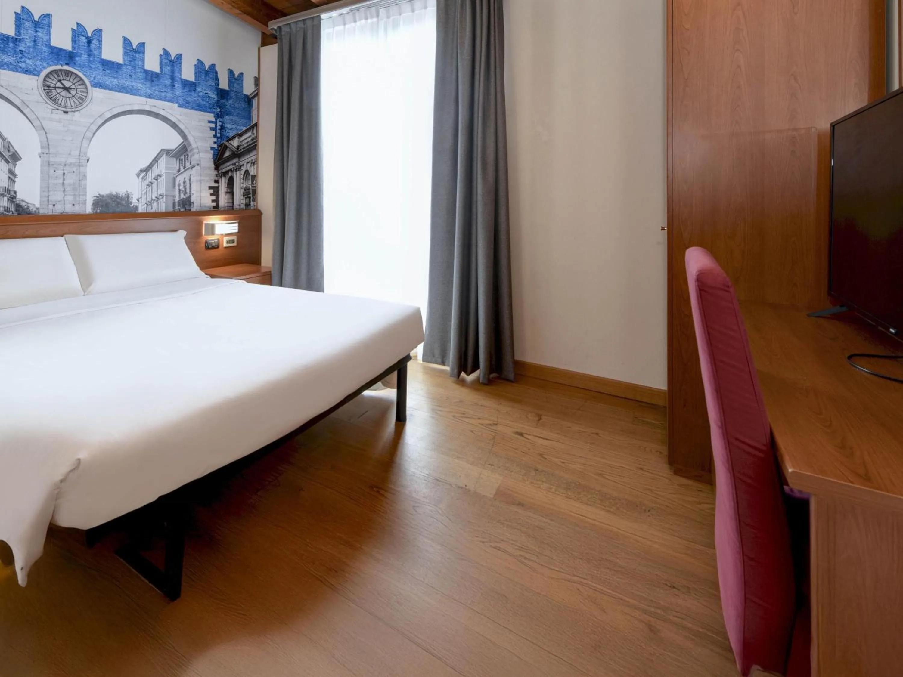 Photo of the whole room, Bed in B&B Hotel Verona