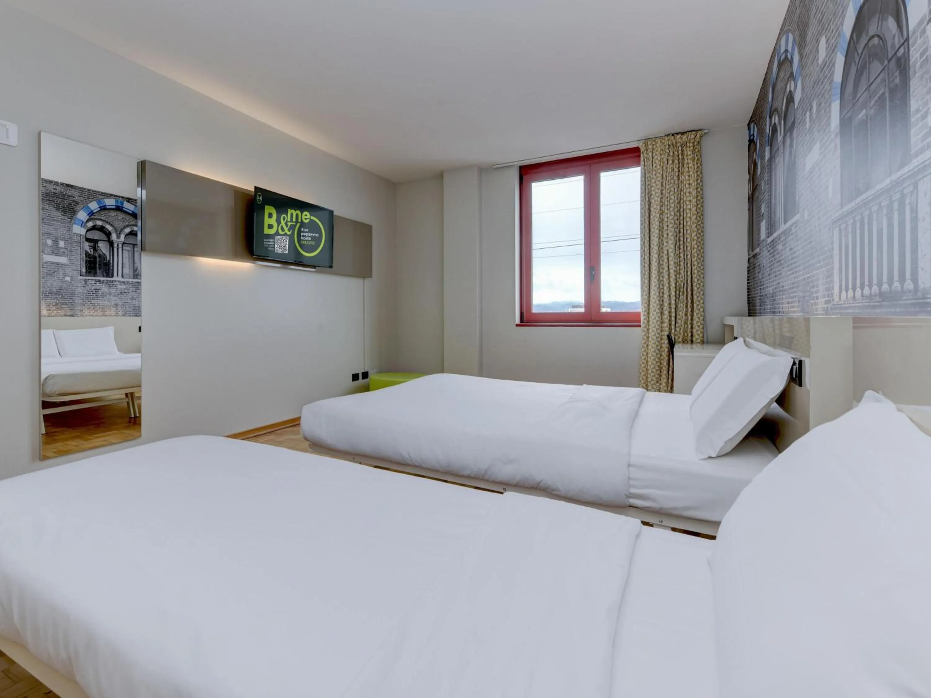 Photo of the whole room, Bed in B&B Hotel Verona