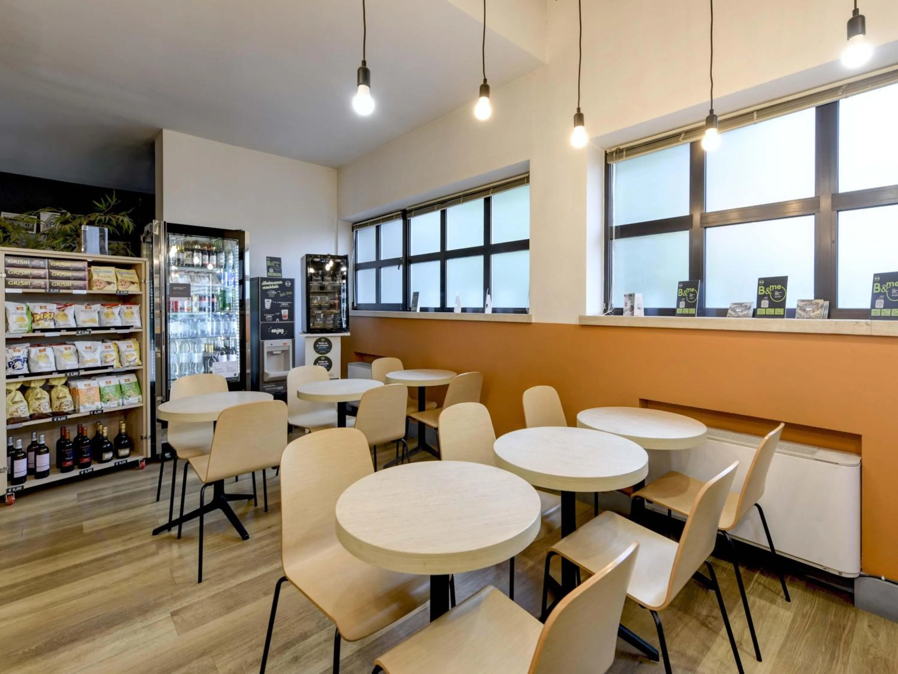 Lounge or bar in B&B Hotel Verona