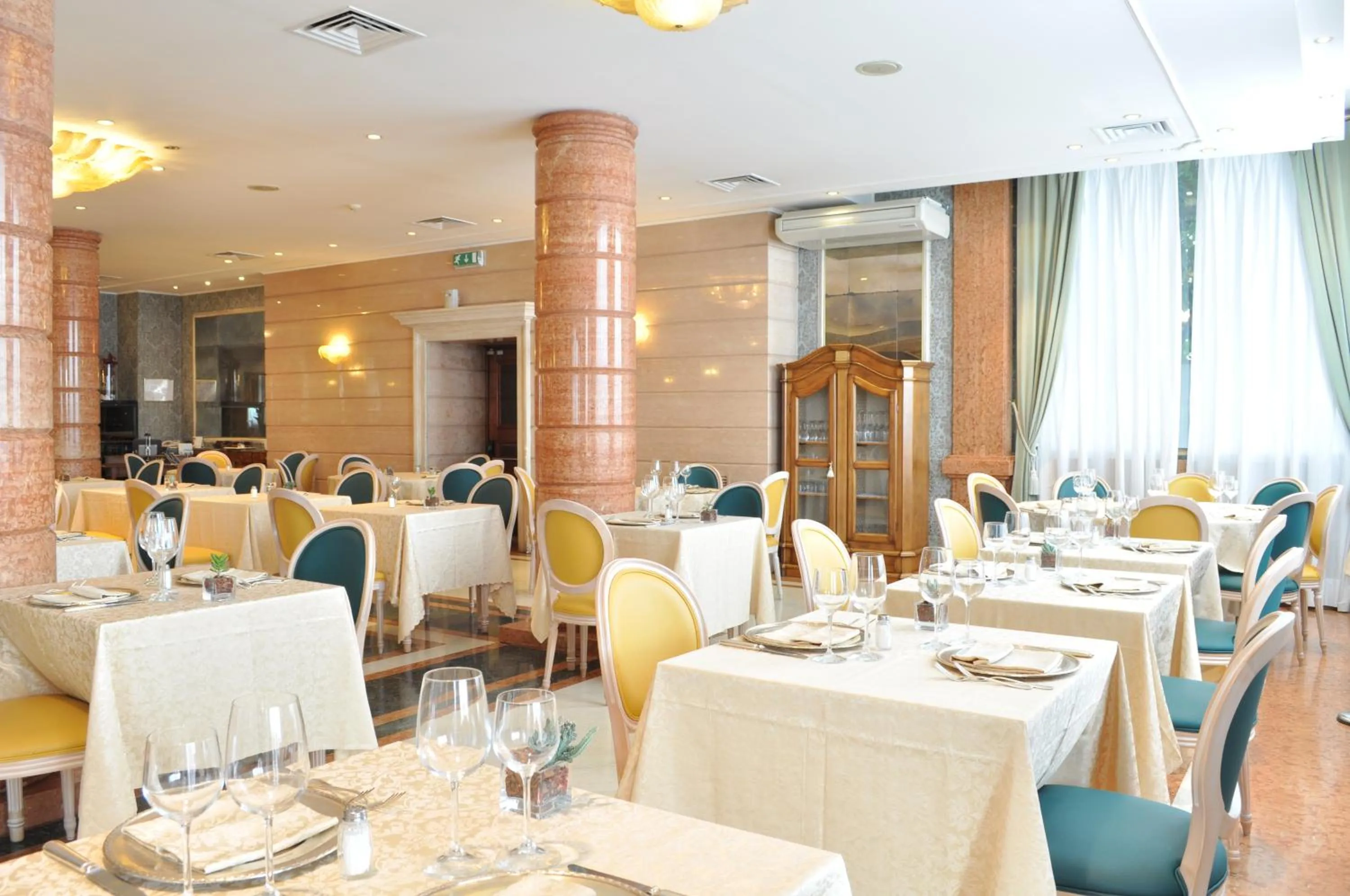 Restaurant/places to eat in Hotel Catullo