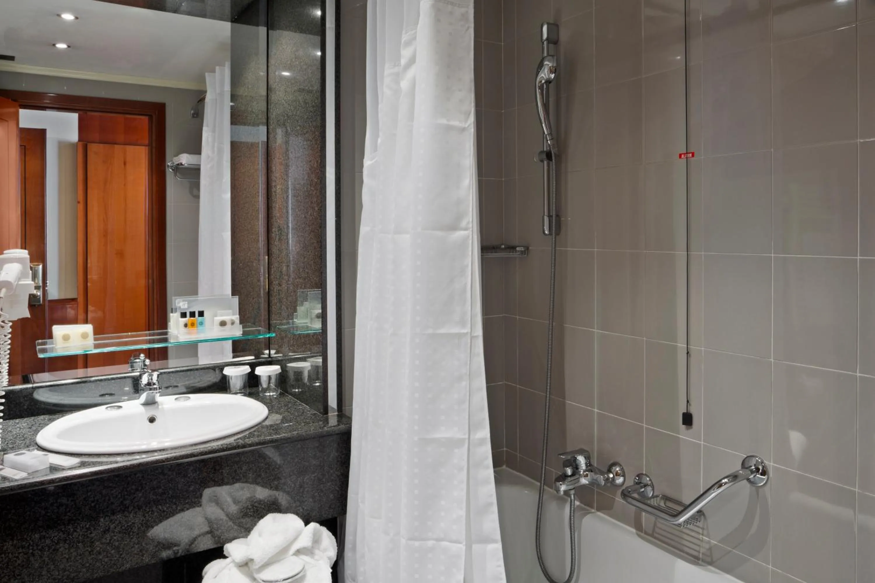 Bathroom in Hotel Catullo