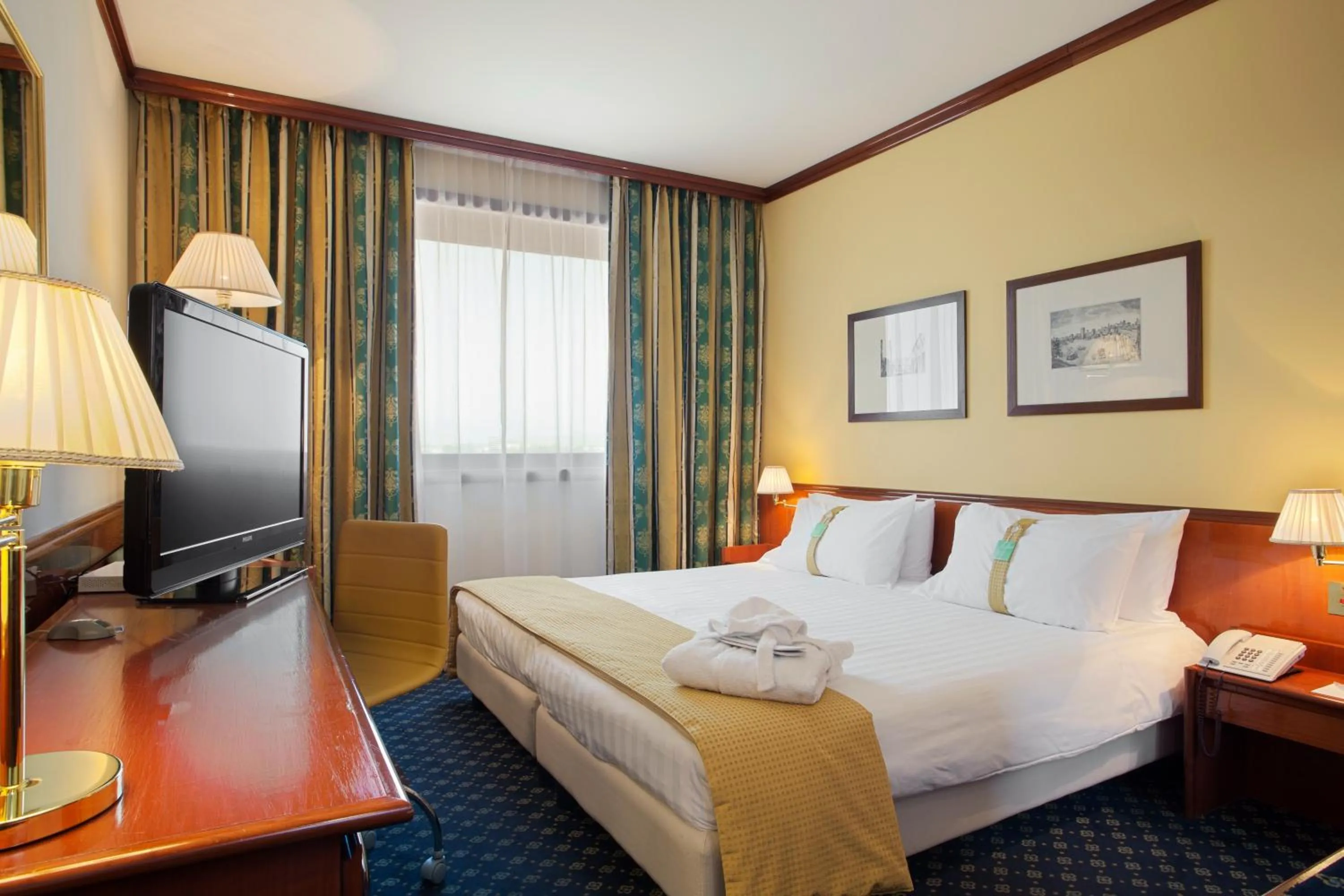 Bed in Hotel Catullo