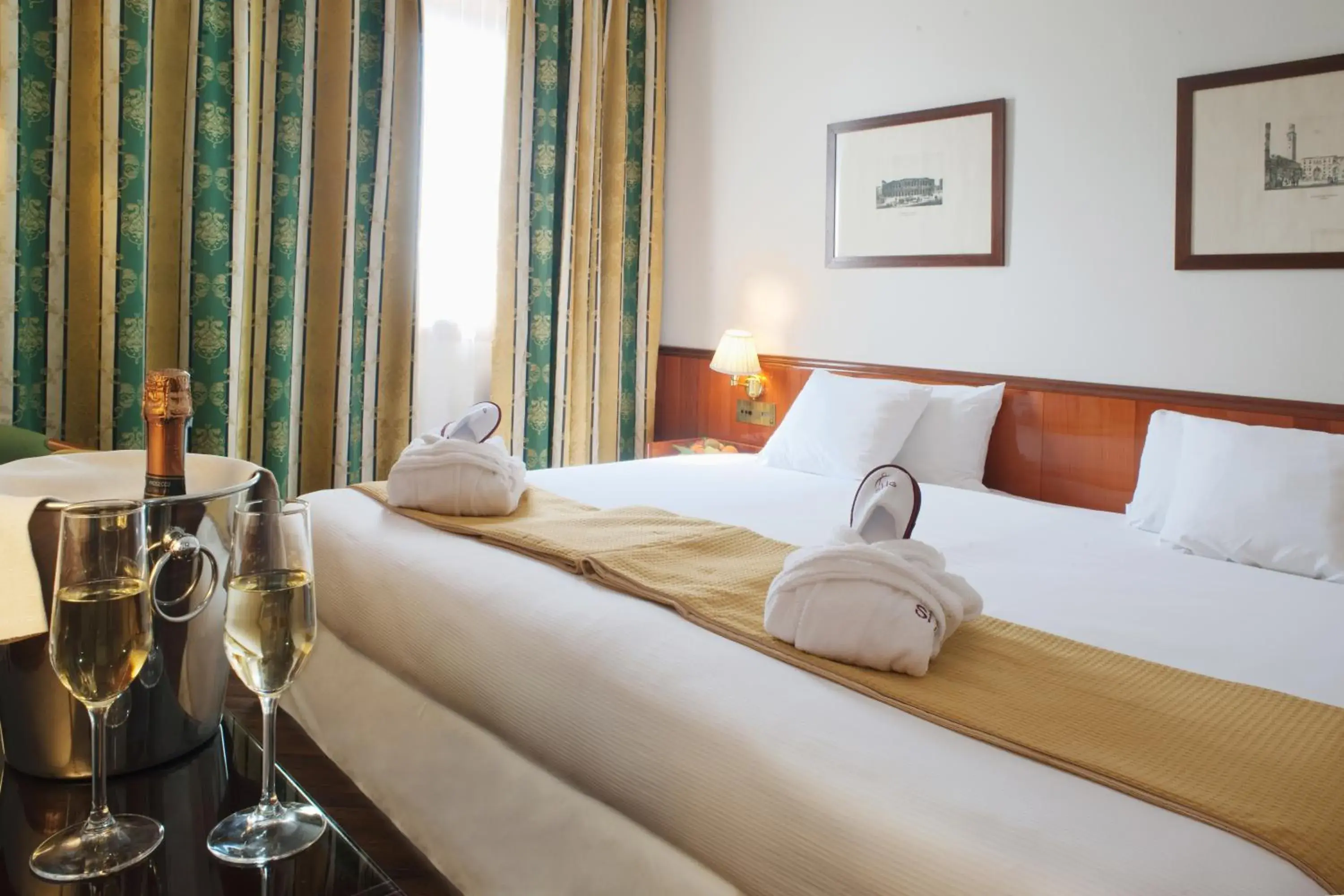 Classic Connecting Room - single occupancy in Hotel Catullo Classic Connecting Room - single occupancy in Hotel Catullo