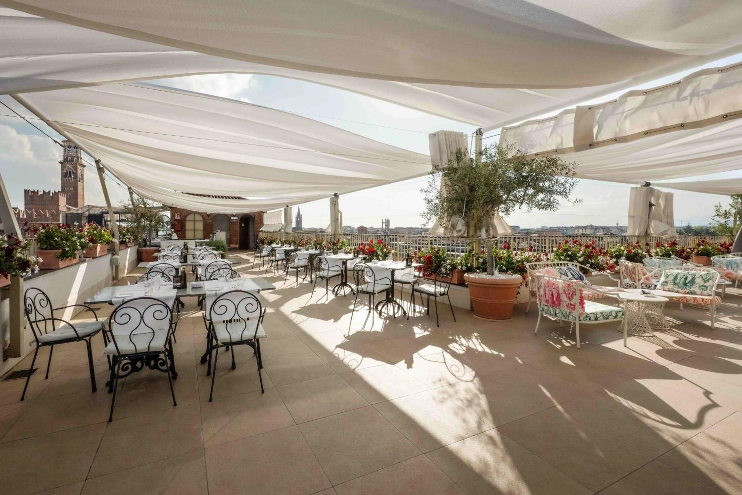 Restaurant/places to eat in Due Torri Hotel