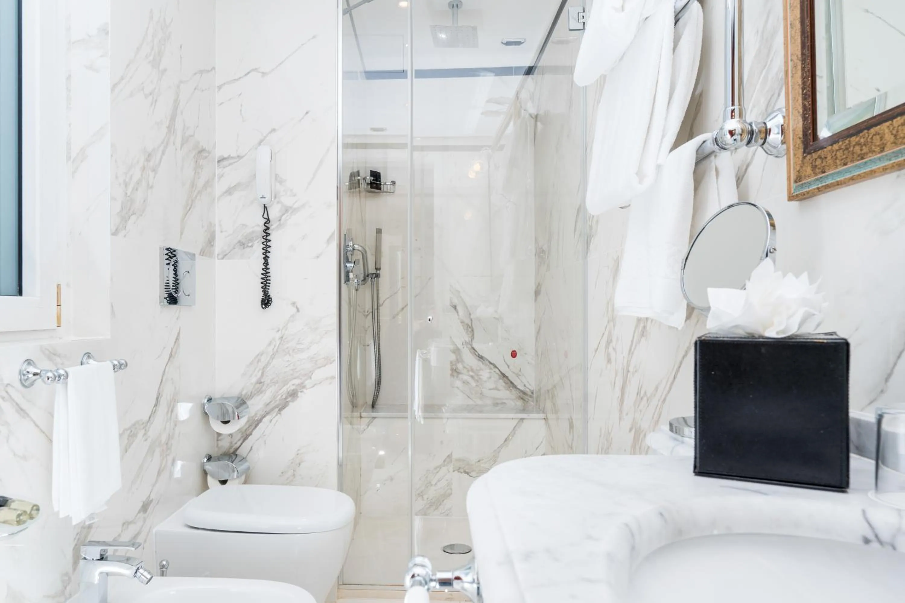 Bathroom in Hotel Bernini Palace