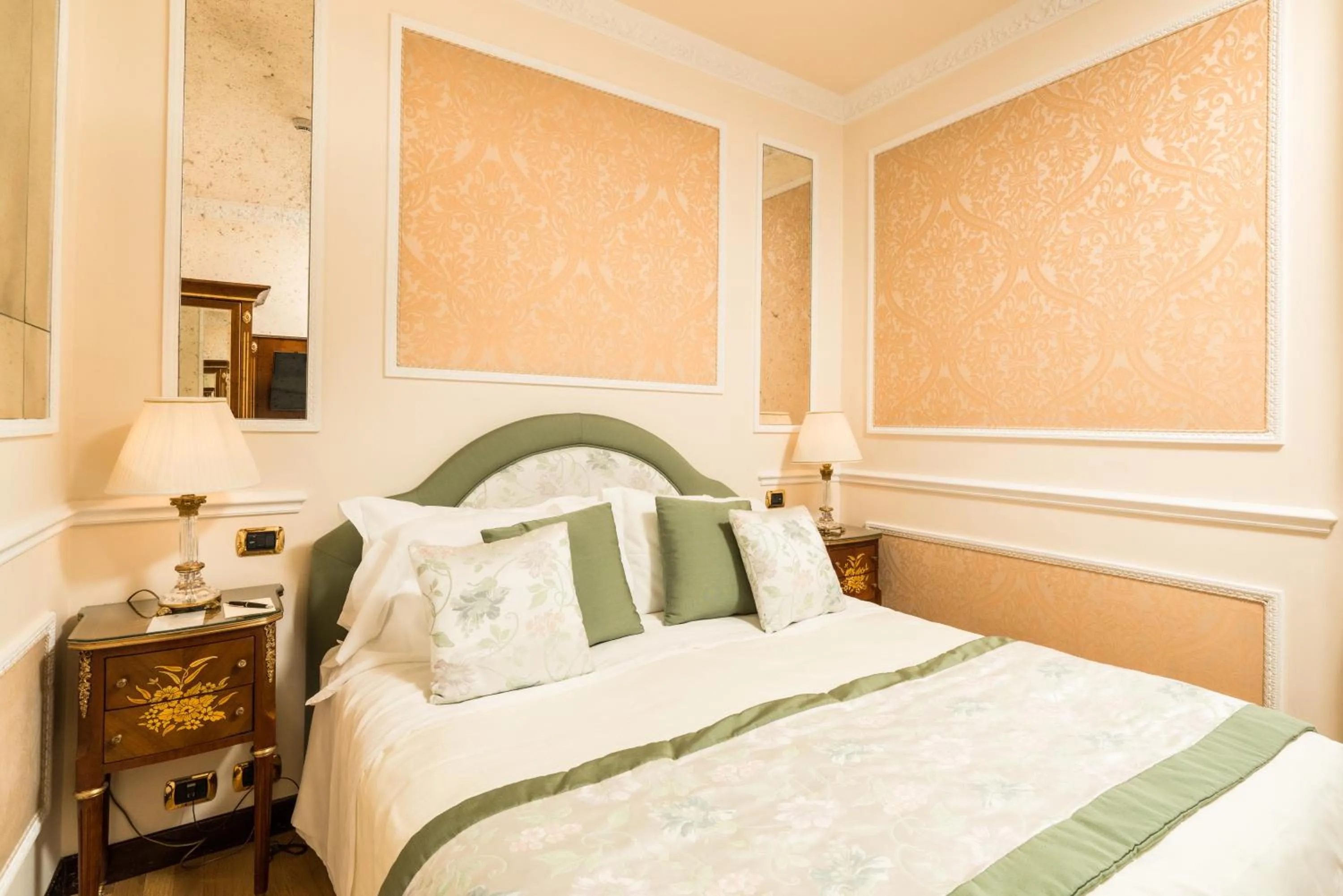 Bed in Hotel Bernini Palace