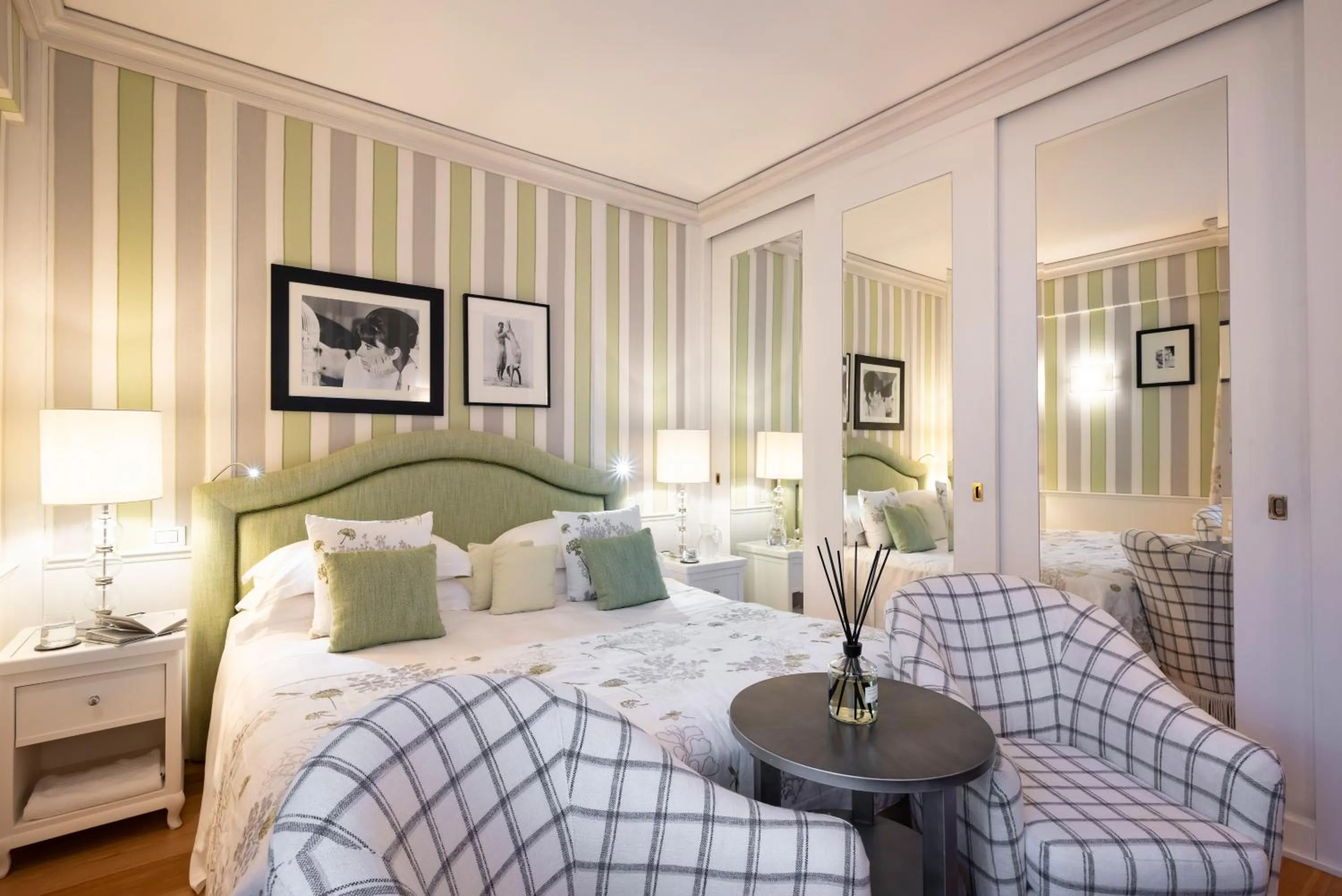 Photo of the whole room, Bed in Cala del Porto Punta Ala - Preferred Hotels