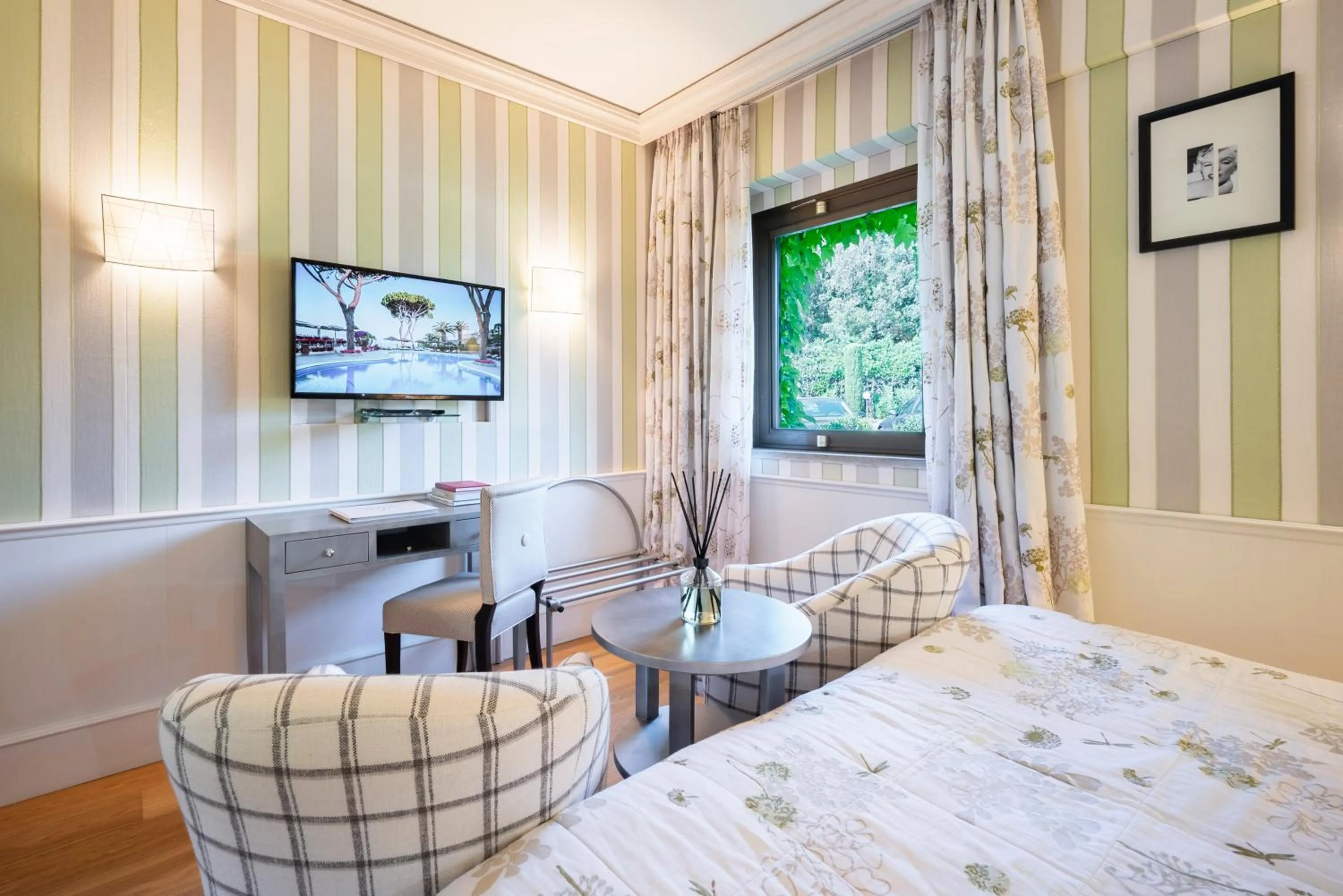 Photo of the whole room, Bed in Cala del Porto Punta Ala - Preferred Hotels