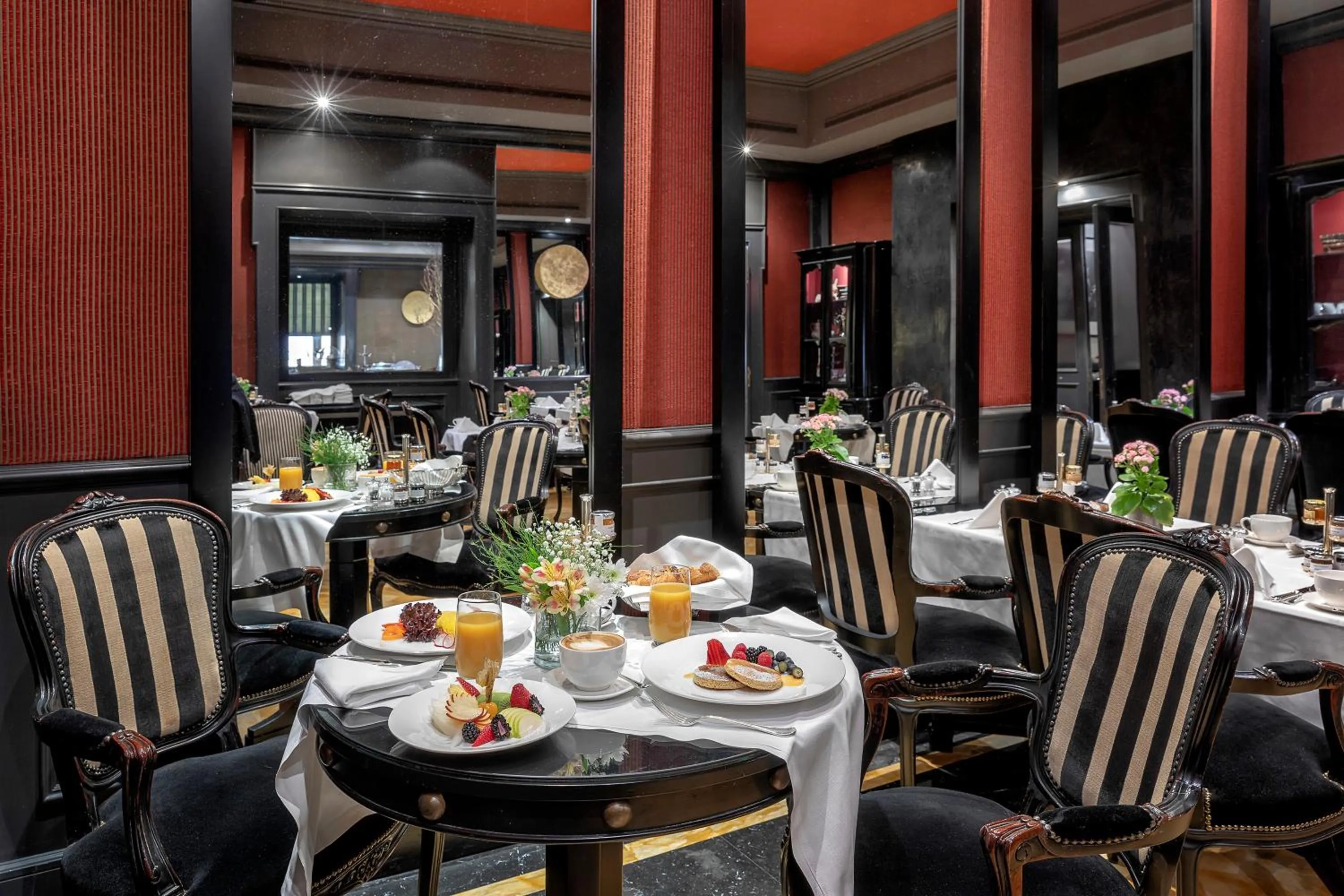 Breakfast in Baglioni Hotel Regina - The Leading Hotels of the World