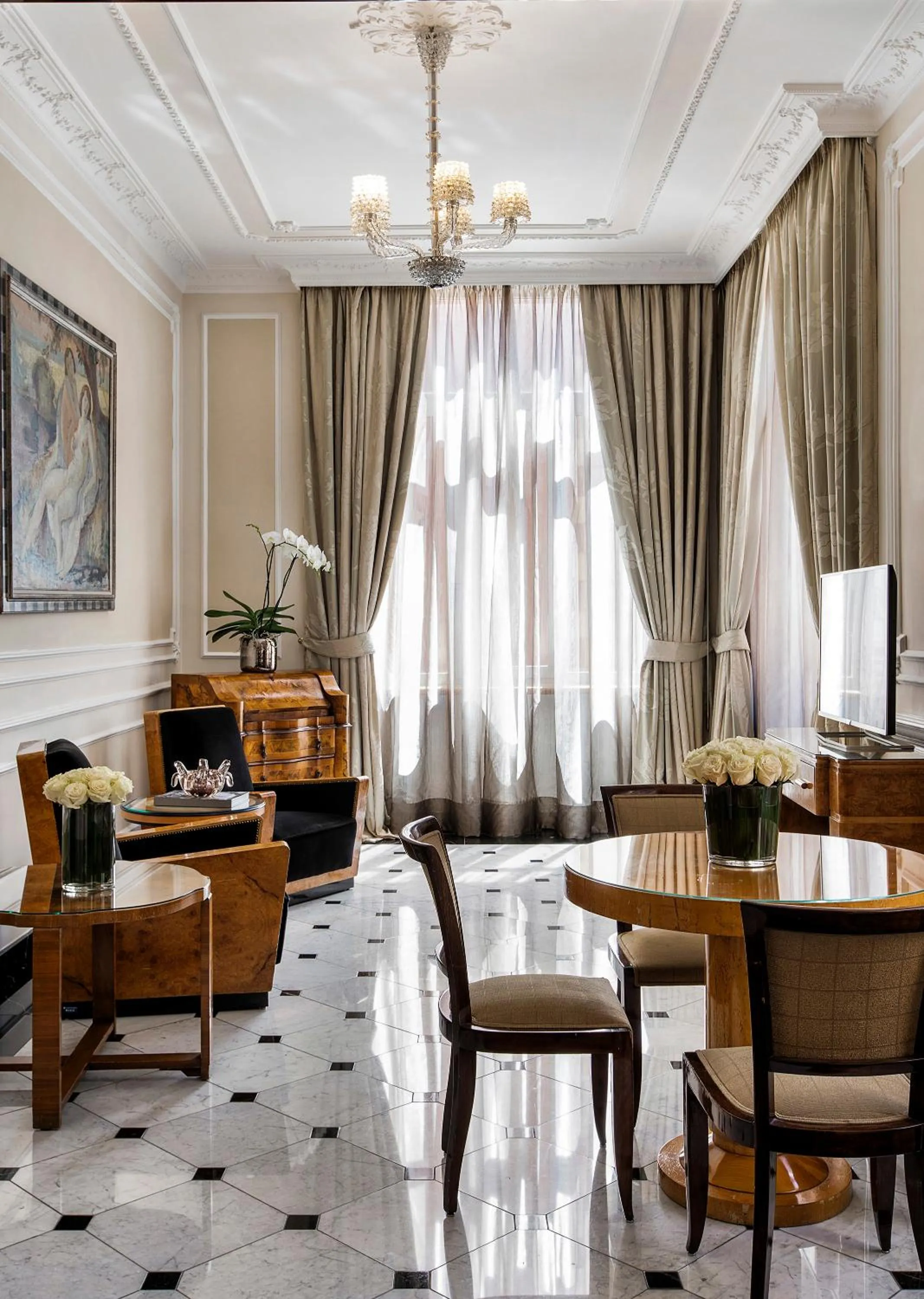 Library in Baglioni Hotel Regina - The Leading Hotels of the World