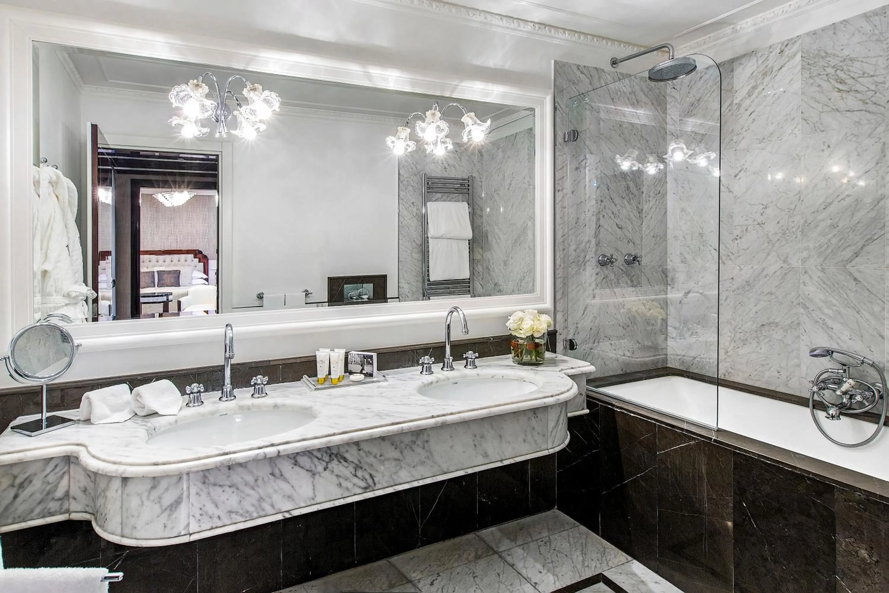 Bathroom in Baglioni Hotel Regina - The Leading Hotels of the World