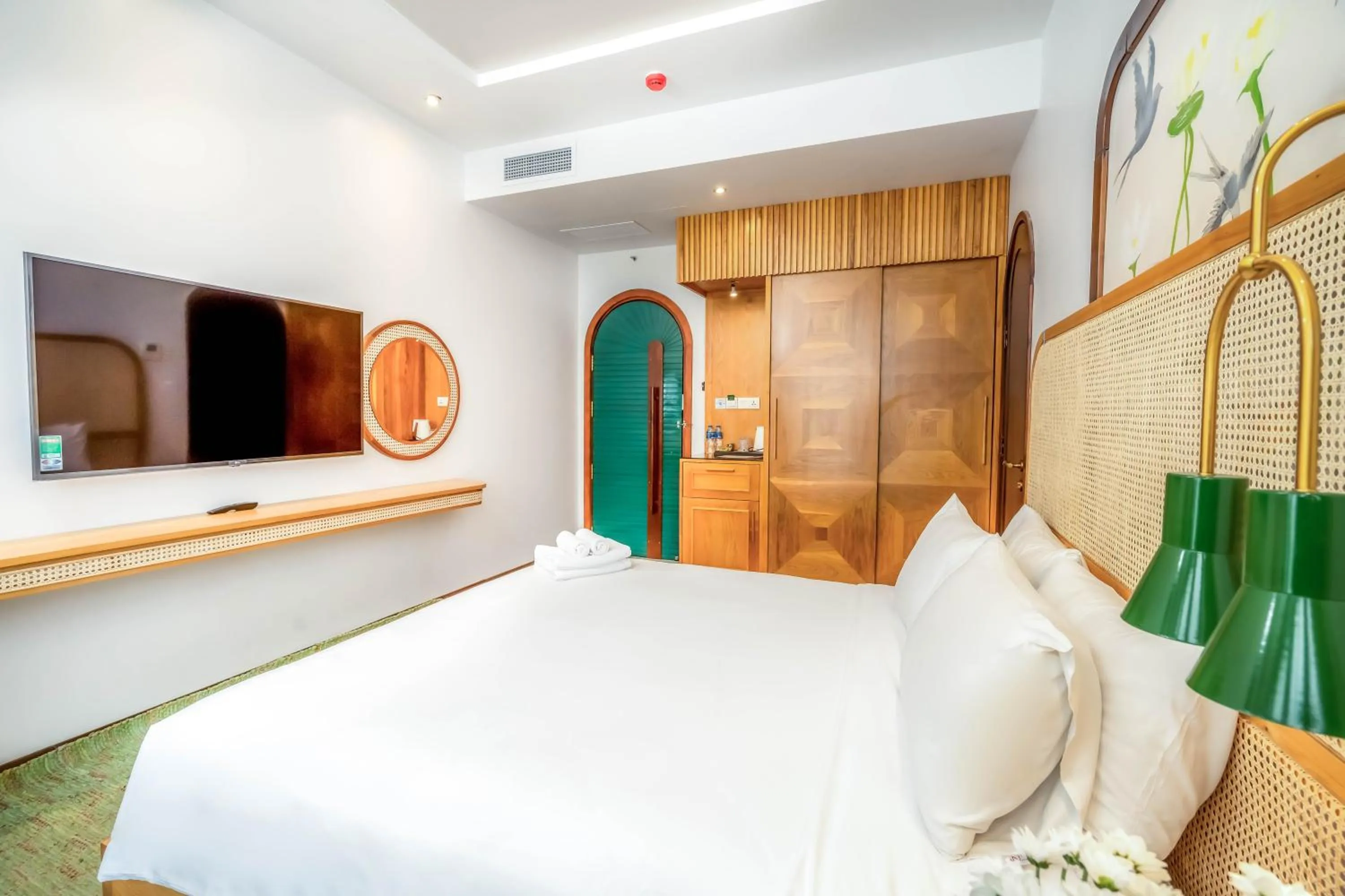 wardrobe in FREE AIRPORT - MISAKI Hotel by SAZI