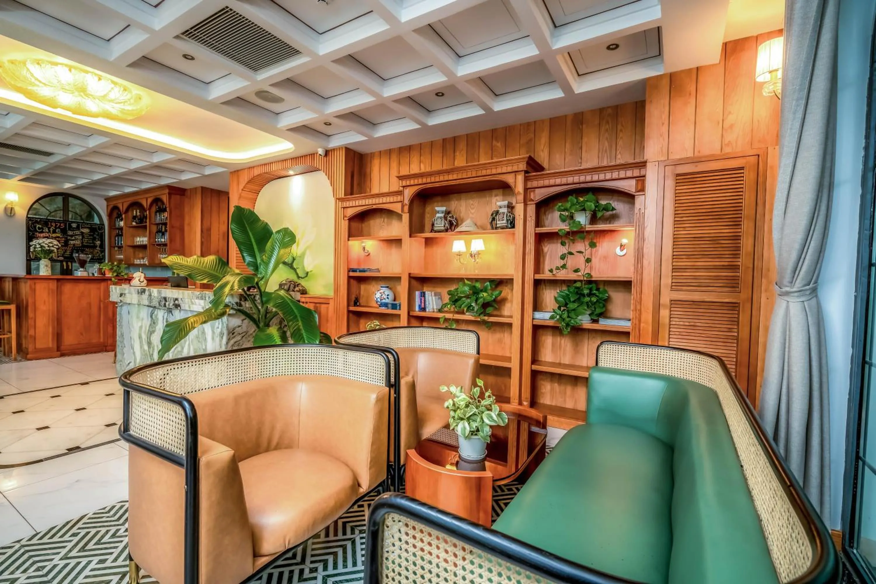 Seating area in FREE AIRPORT - MISAKI Hotel by SAZI