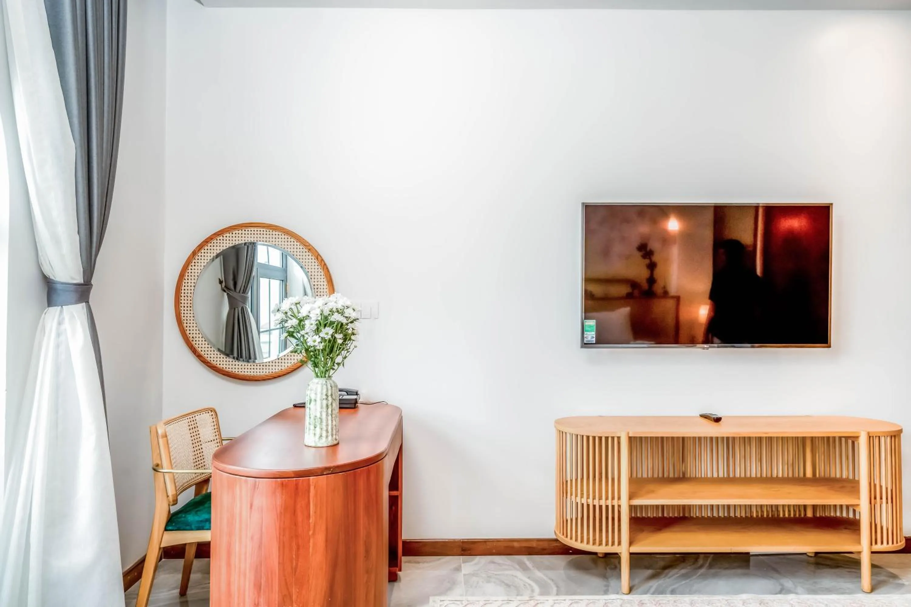 TV and multimedia in FREE AIRPORT - MISAKI Hotel by SAZI