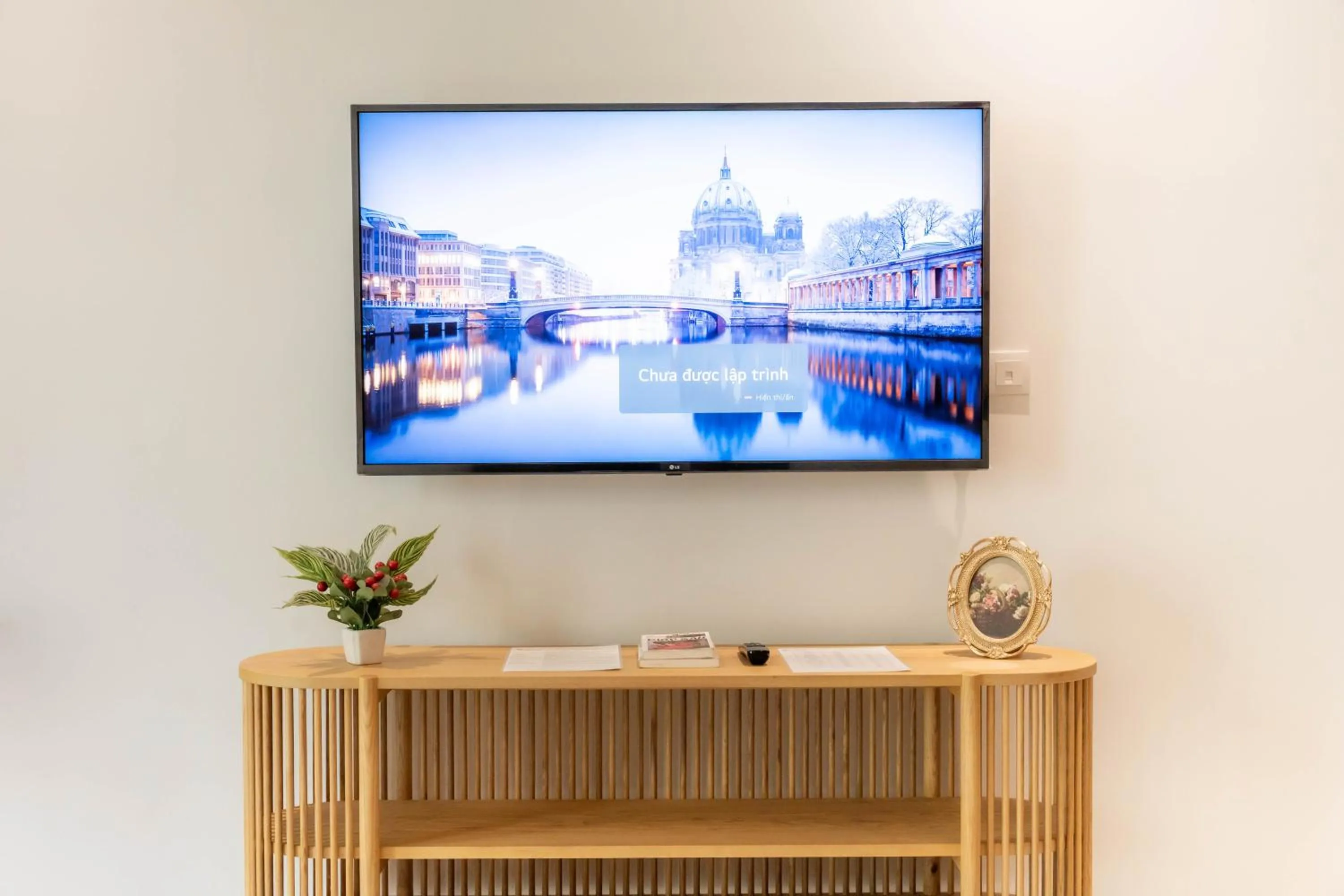 TV and multimedia in FREE AIRPORT - MISAKI Hotel by SAZI