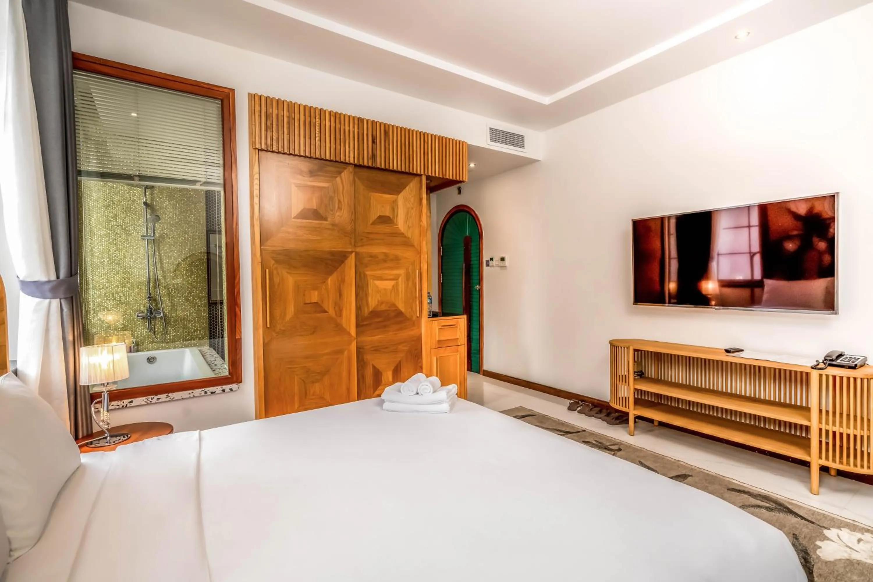 TV and multimedia in FREE AIRPORT - MISAKI Hotel by SAZI