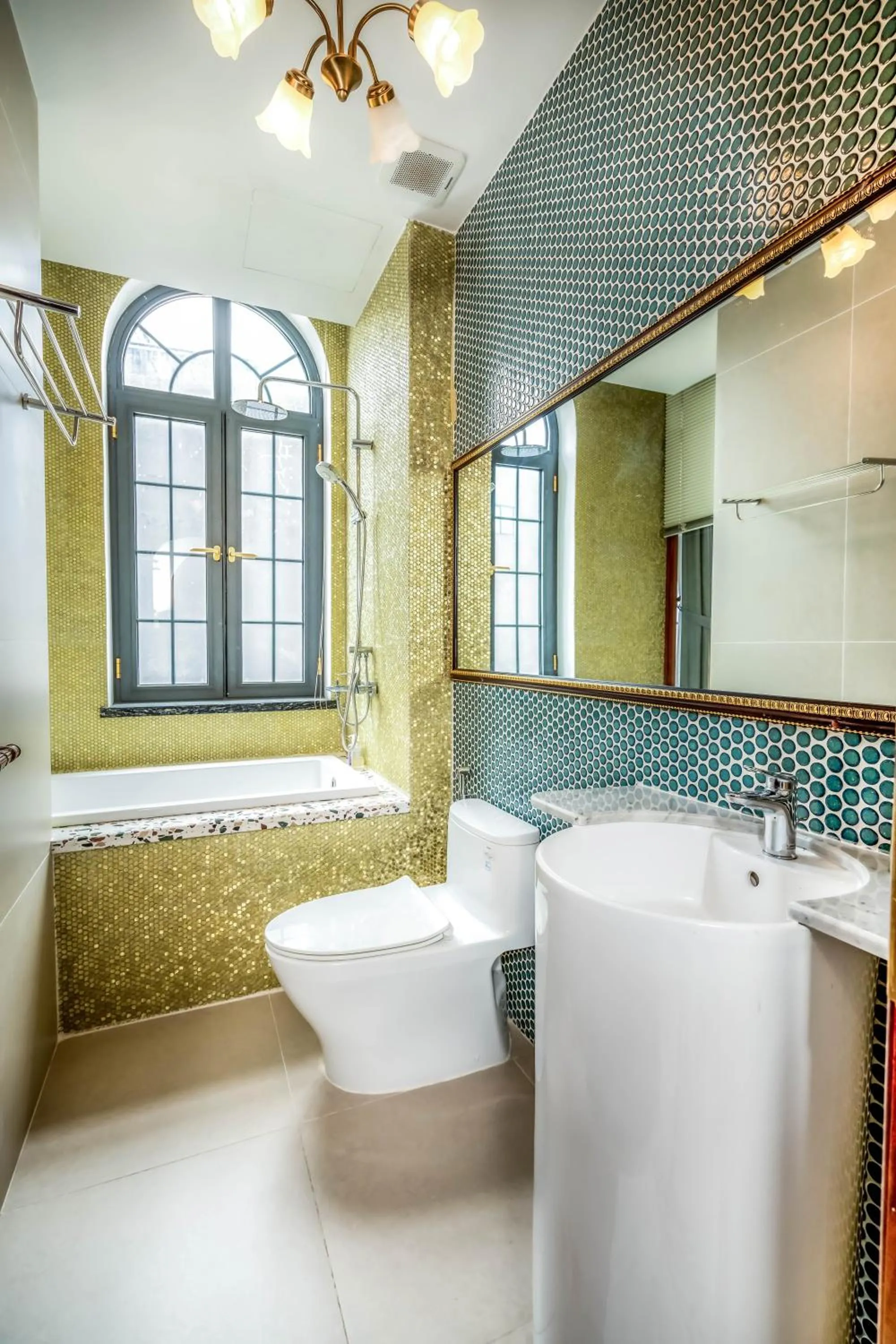 Shower in FREE AIRPORT - MISAKI Hotel by SAZI