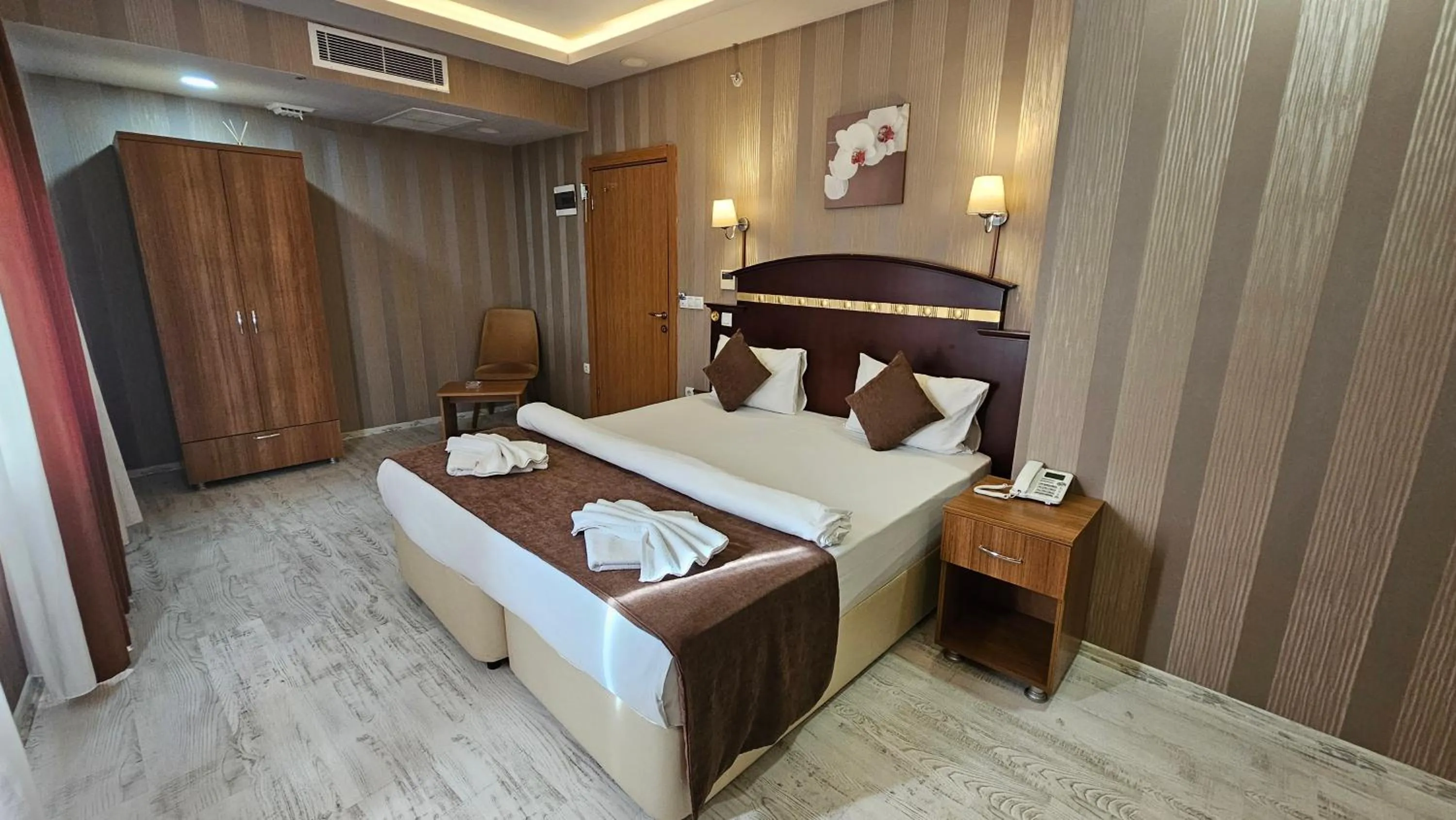 Photo of the whole room, Bed in POINTBREAK OTEL