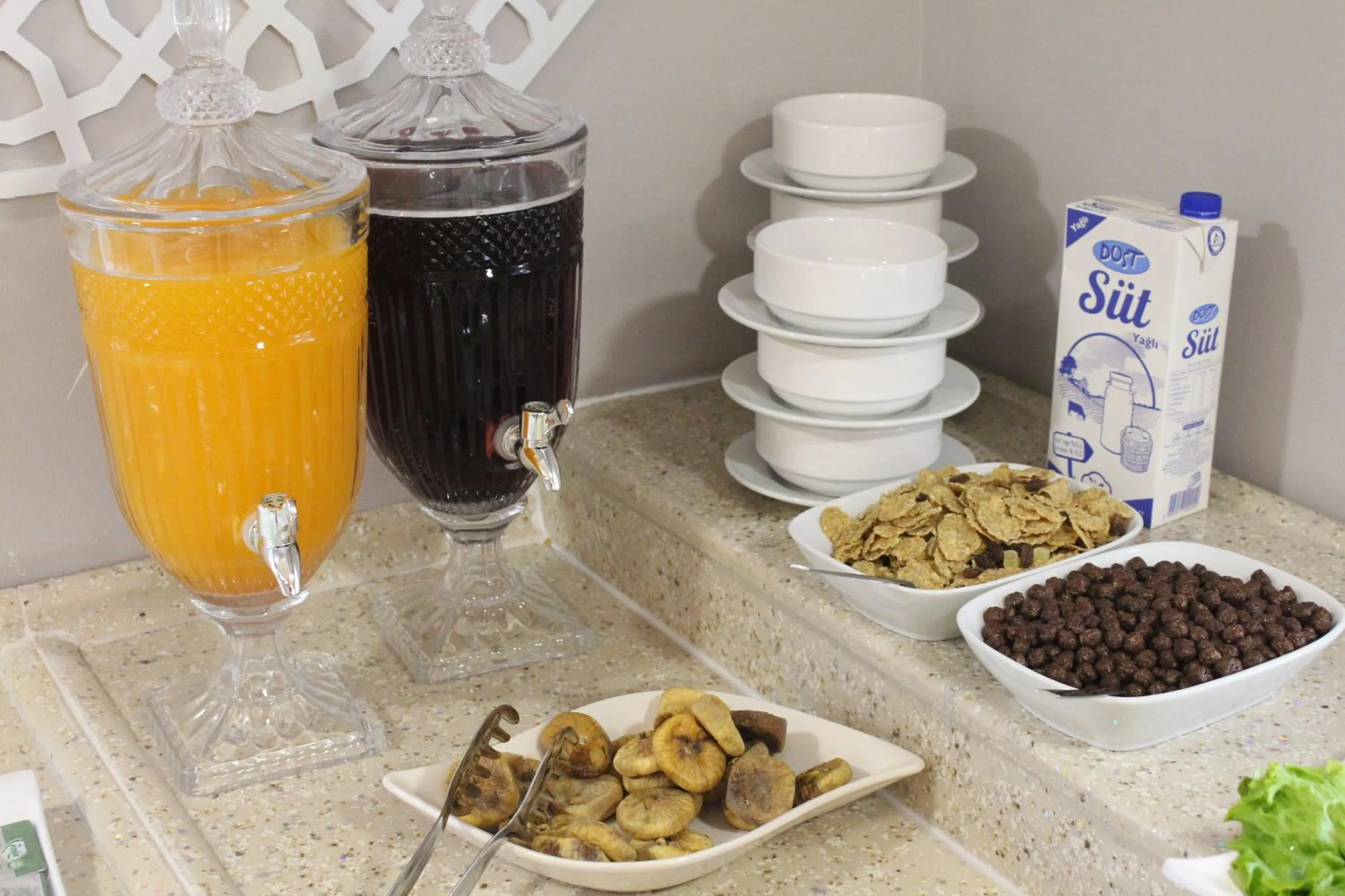 Restaurant/places to eat in POINTBREAK OTEL