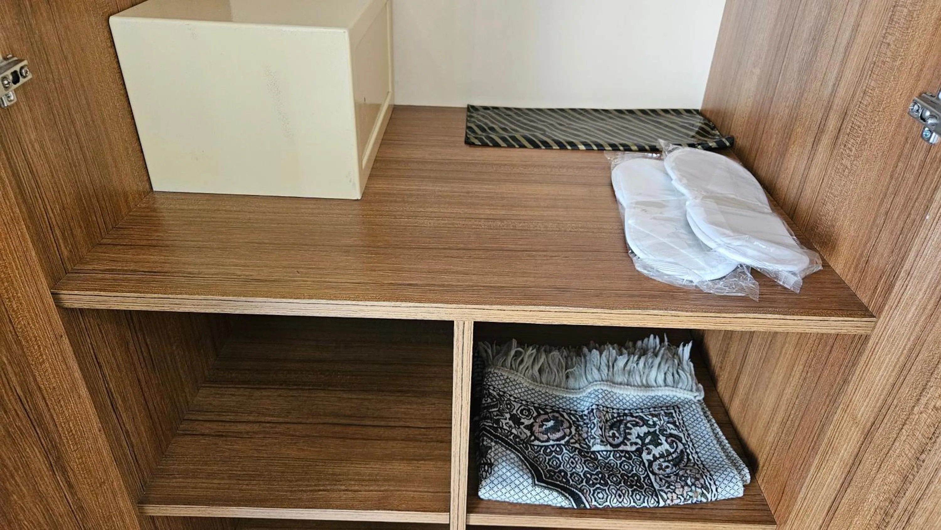 locker in POINTBREAK OTEL