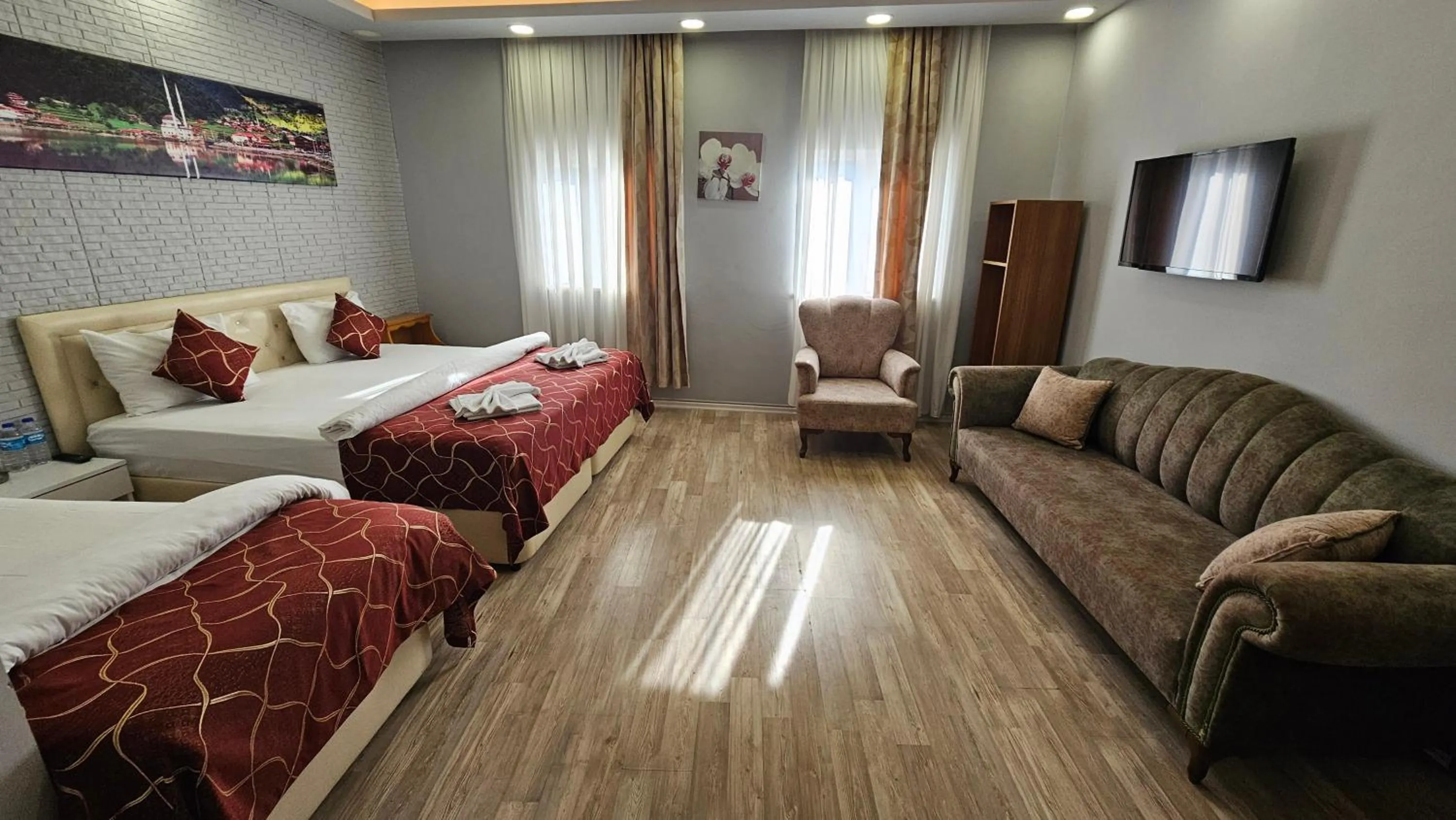 Photo of the whole room, Bed in POINTBREAK OTEL