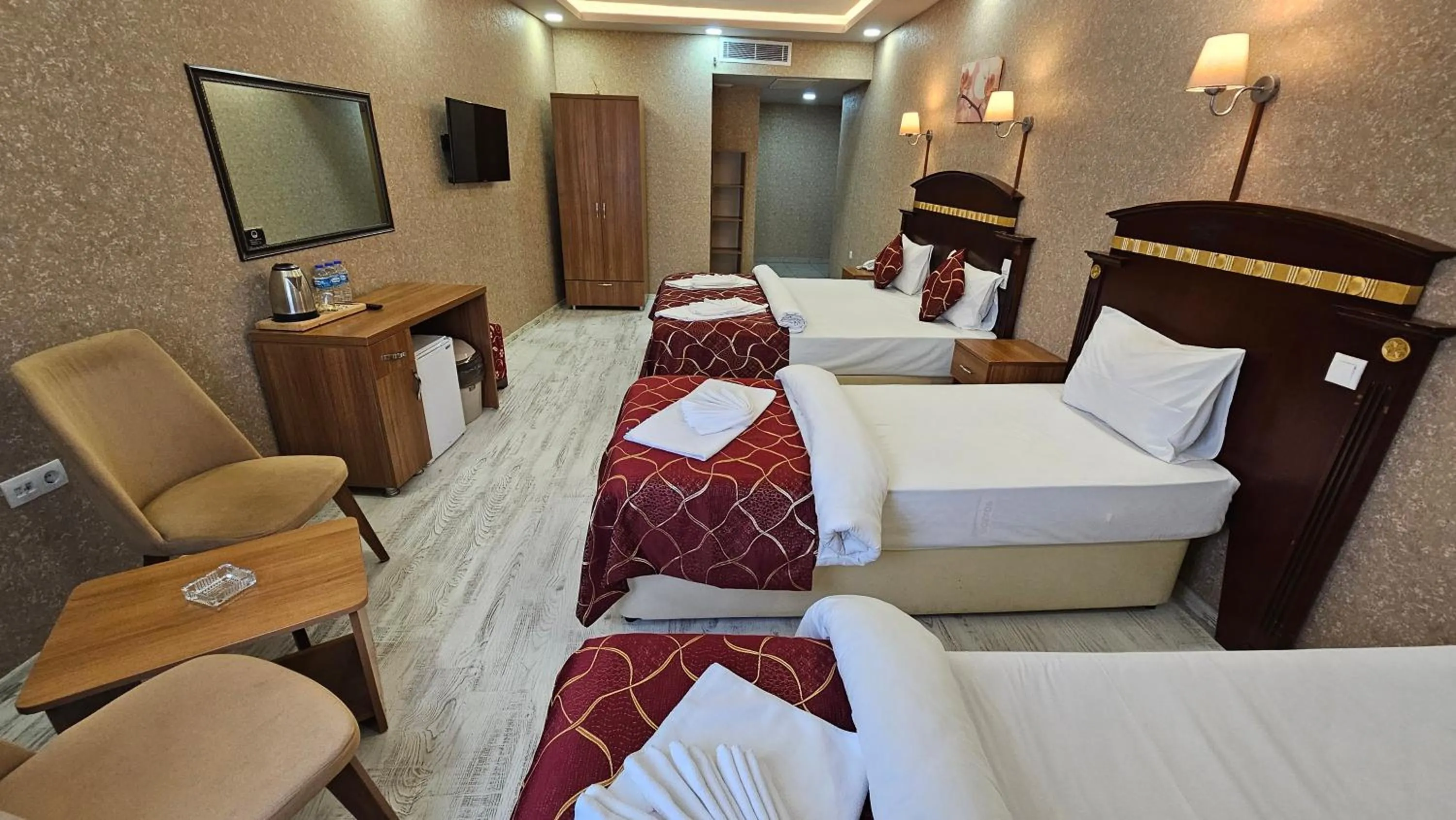 Photo of the whole room, Bed in POINTBREAK OTEL